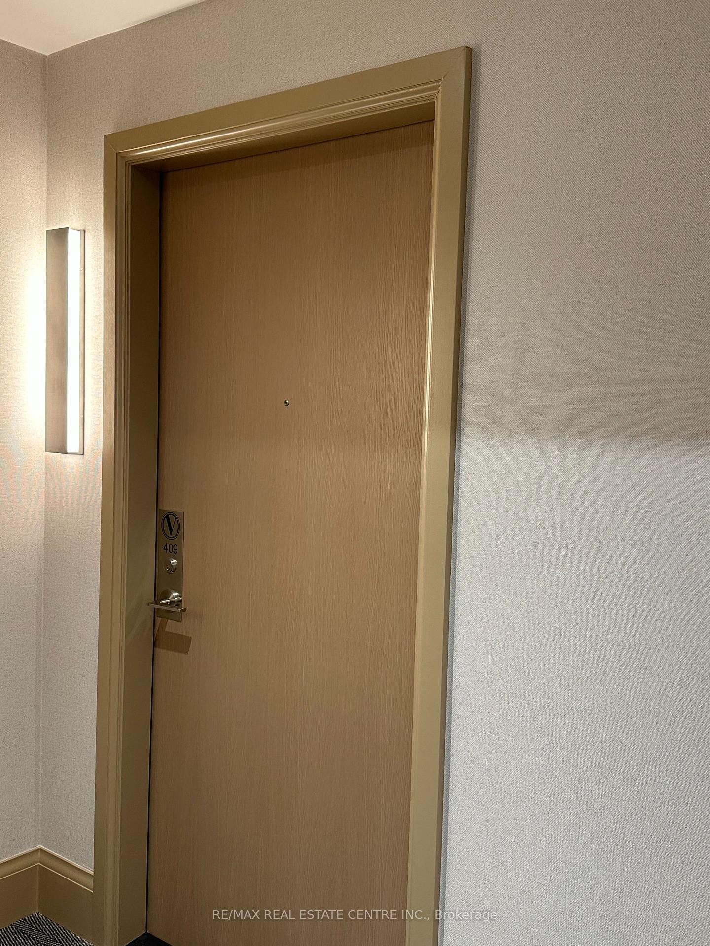Photo 5 of Unit 409, 21 Meadowdale Road, Vaughan, Vaughan Corporate Centre — HOMEH