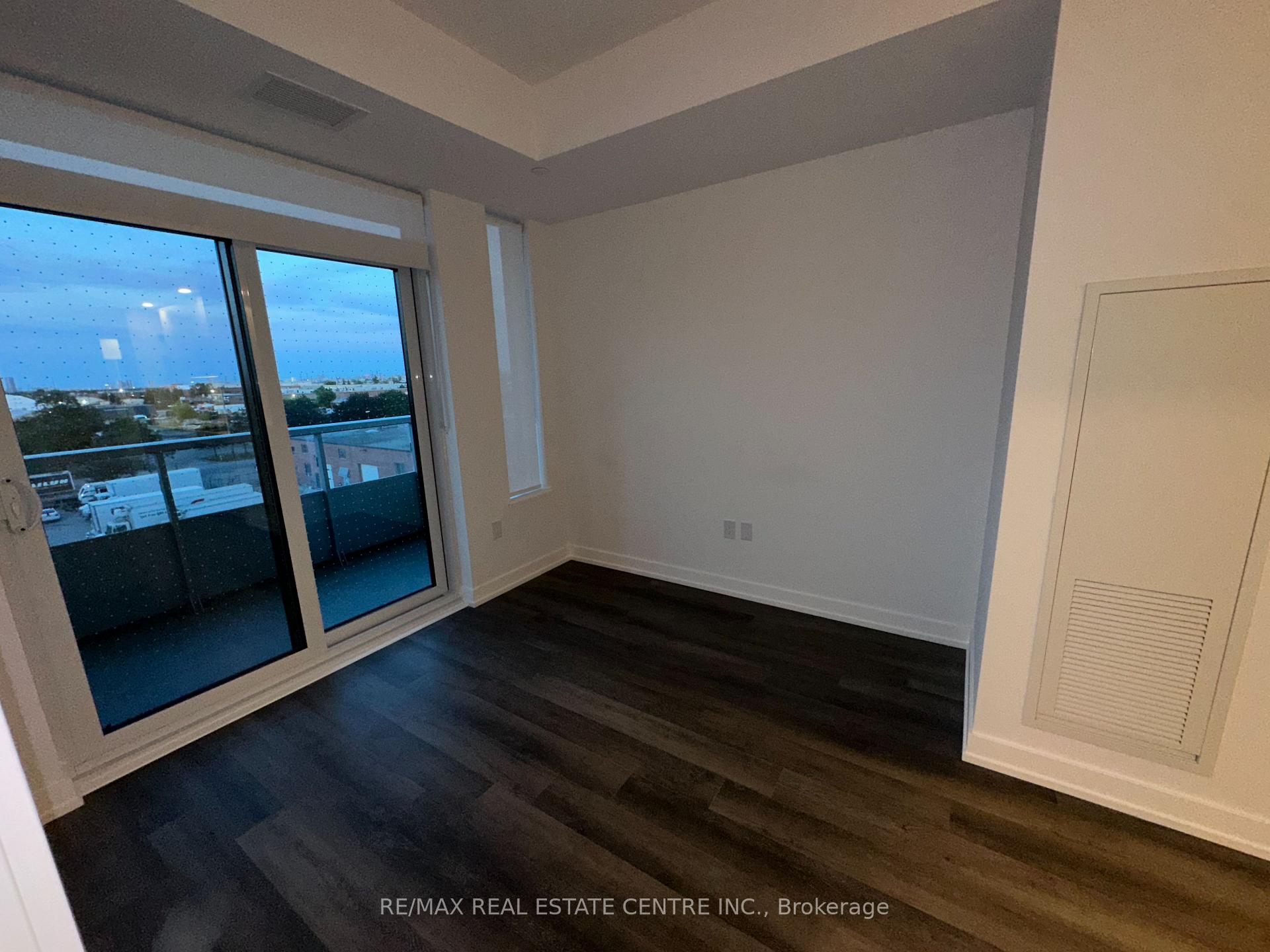 Photo 11 of Unit 409, 21 Meadowdale Road, Vaughan, Vaughan Corporate Centre — HOMEH