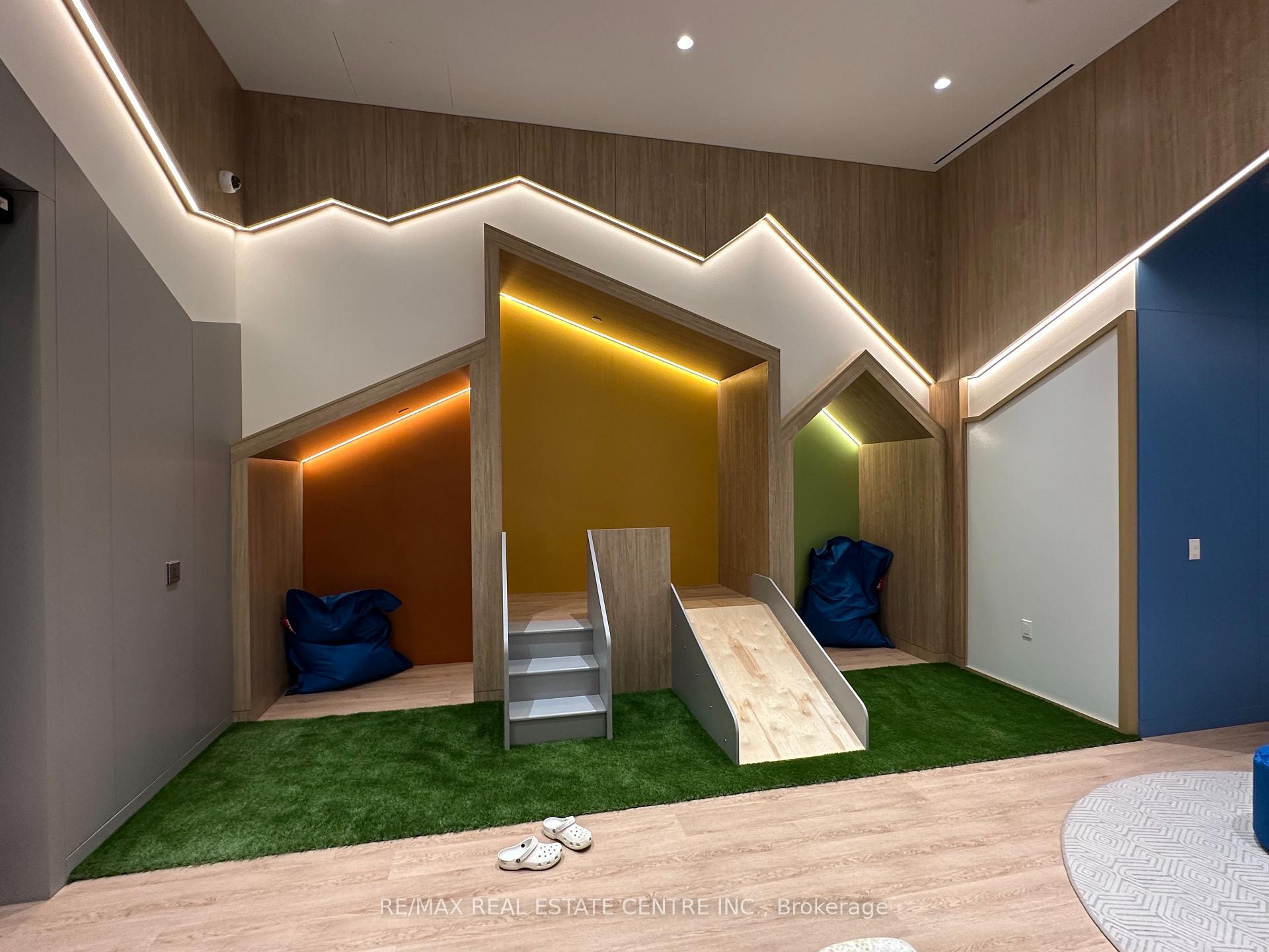 Photo 32 of Unit 409, 21 Meadowdale Road, Vaughan, Vaughan Corporate Centre — HOMEH
