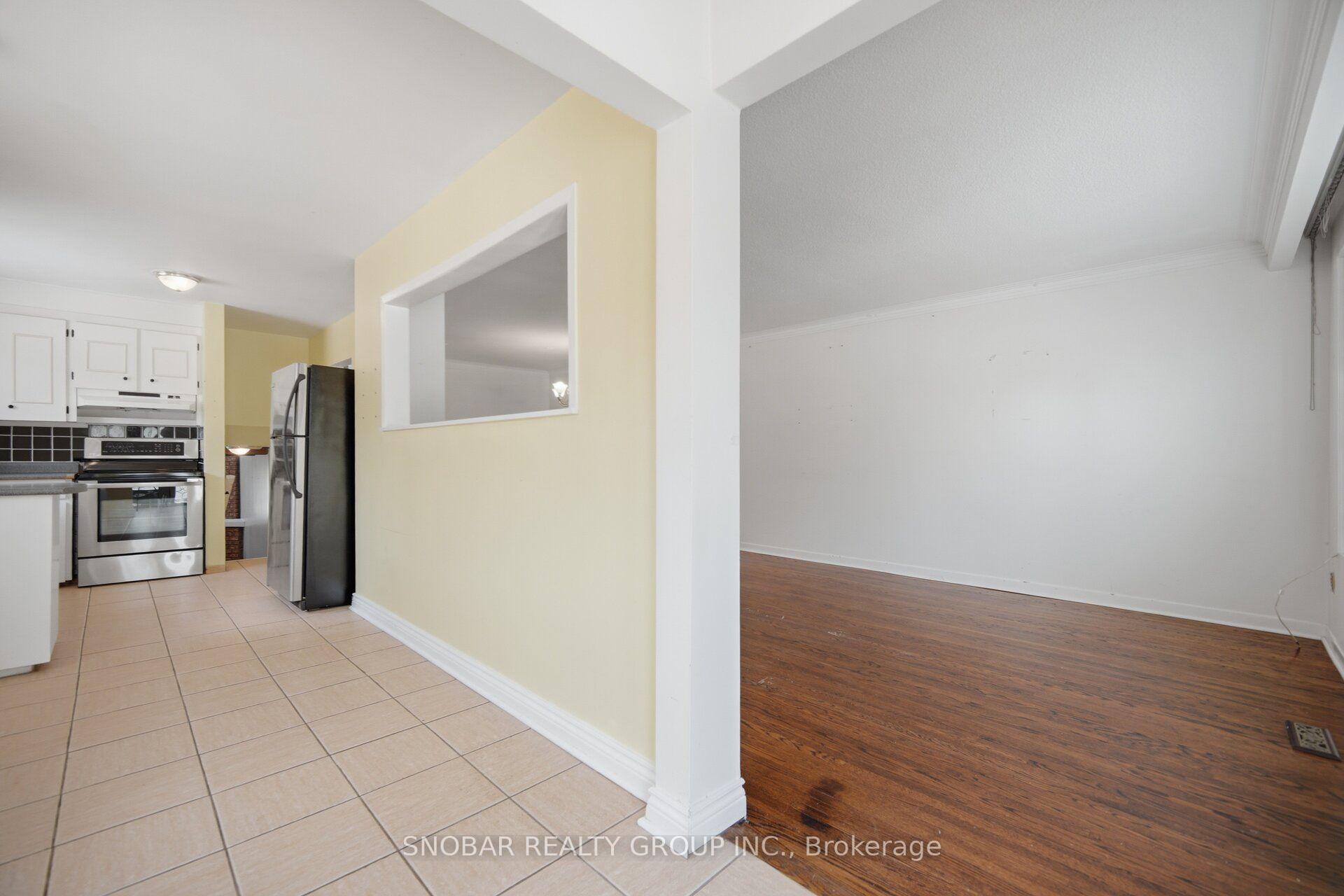 Photo 3 of 1228 Shamir Crescent, Mississauga, Erindale — HOMEH