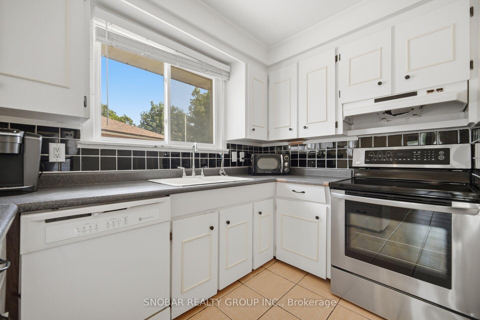 Photo 7 of 1228 Shamir Crescent, Mississauga, Erindale — HOMEH
