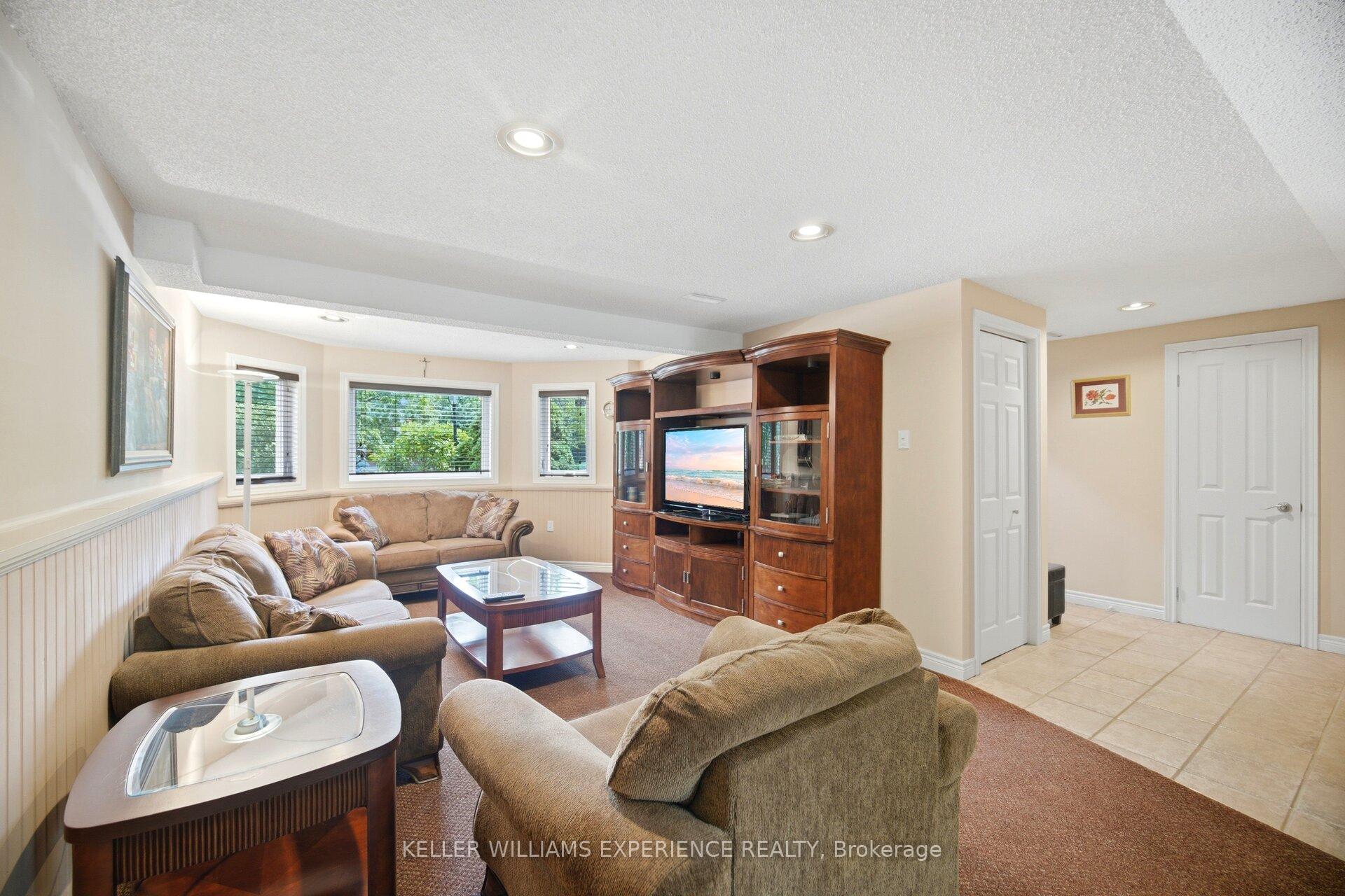 Photo 18 of 526 Leacock Drive, Barrie, Northwest — HOMEH