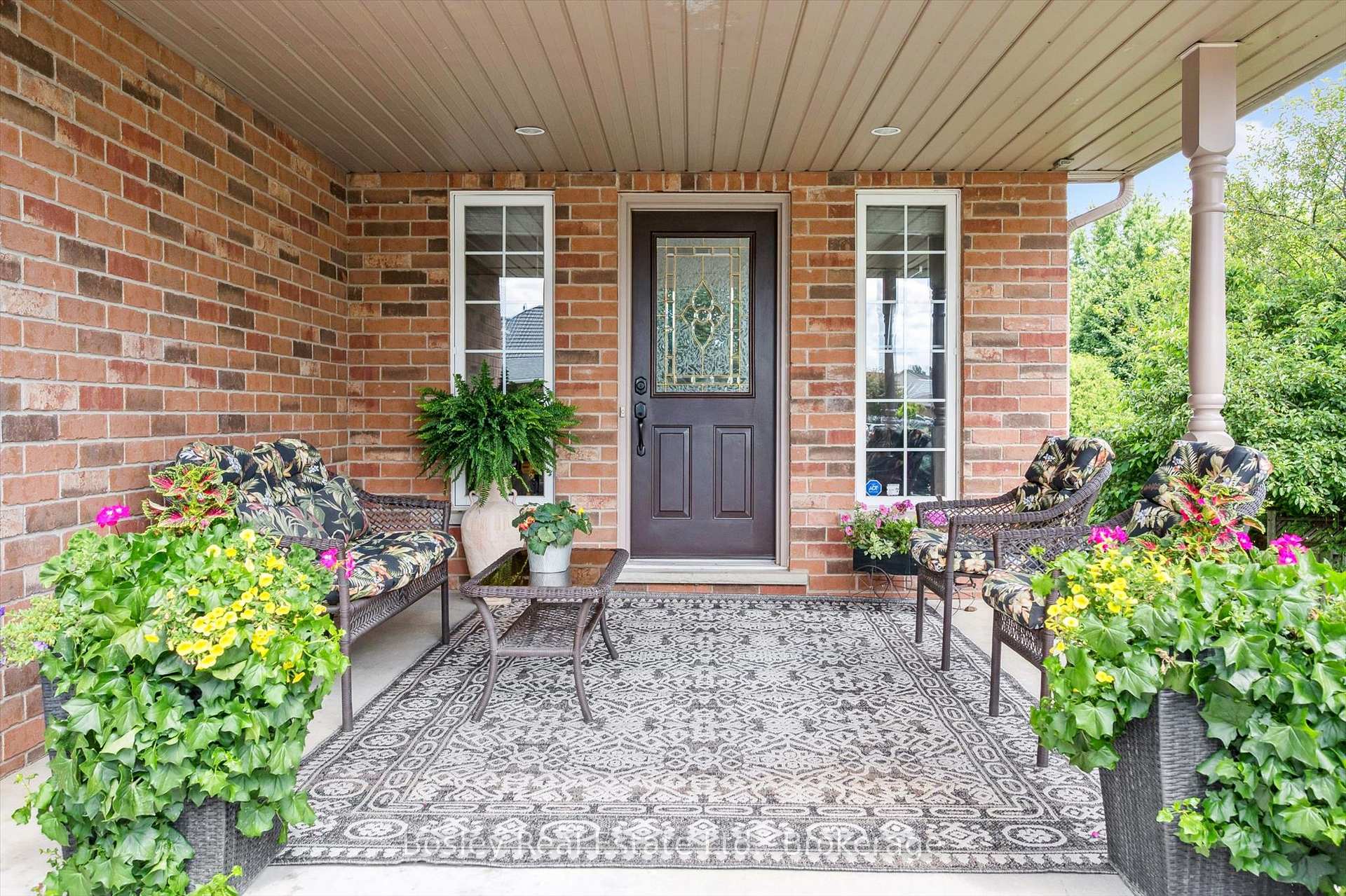 Photo 3 of 37 Munroe Crescent, Guelph, Clairfields/Hanlon Business Park — HOMEH