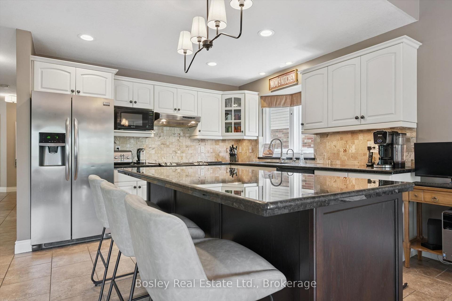 Photo 11 of 37 Munroe Crescent, Guelph, Clairfields/Hanlon Business Park — HOMEH