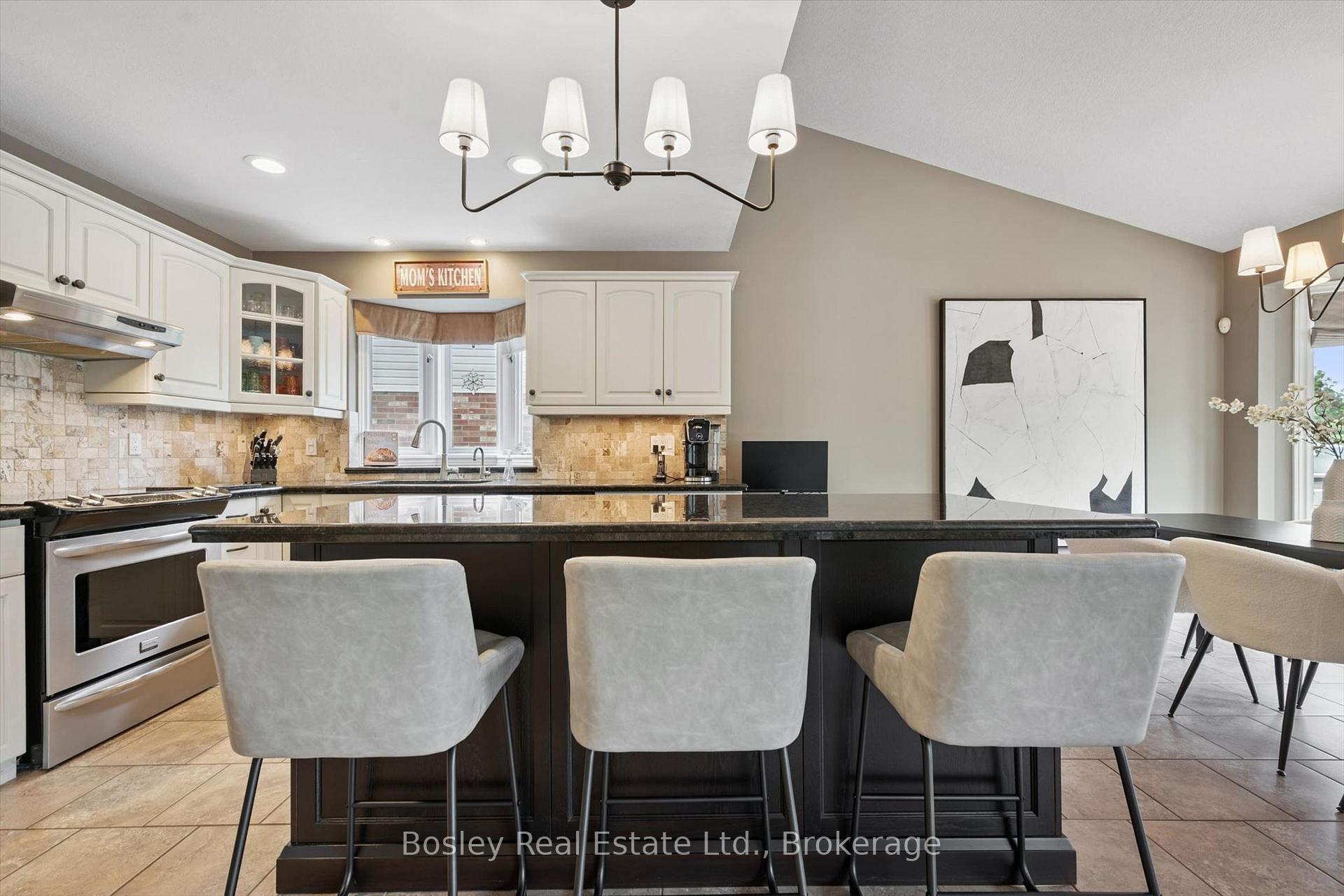 Photo 12 of 37 Munroe Crescent, Guelph, Clairfields/Hanlon Business Park — HOMEH