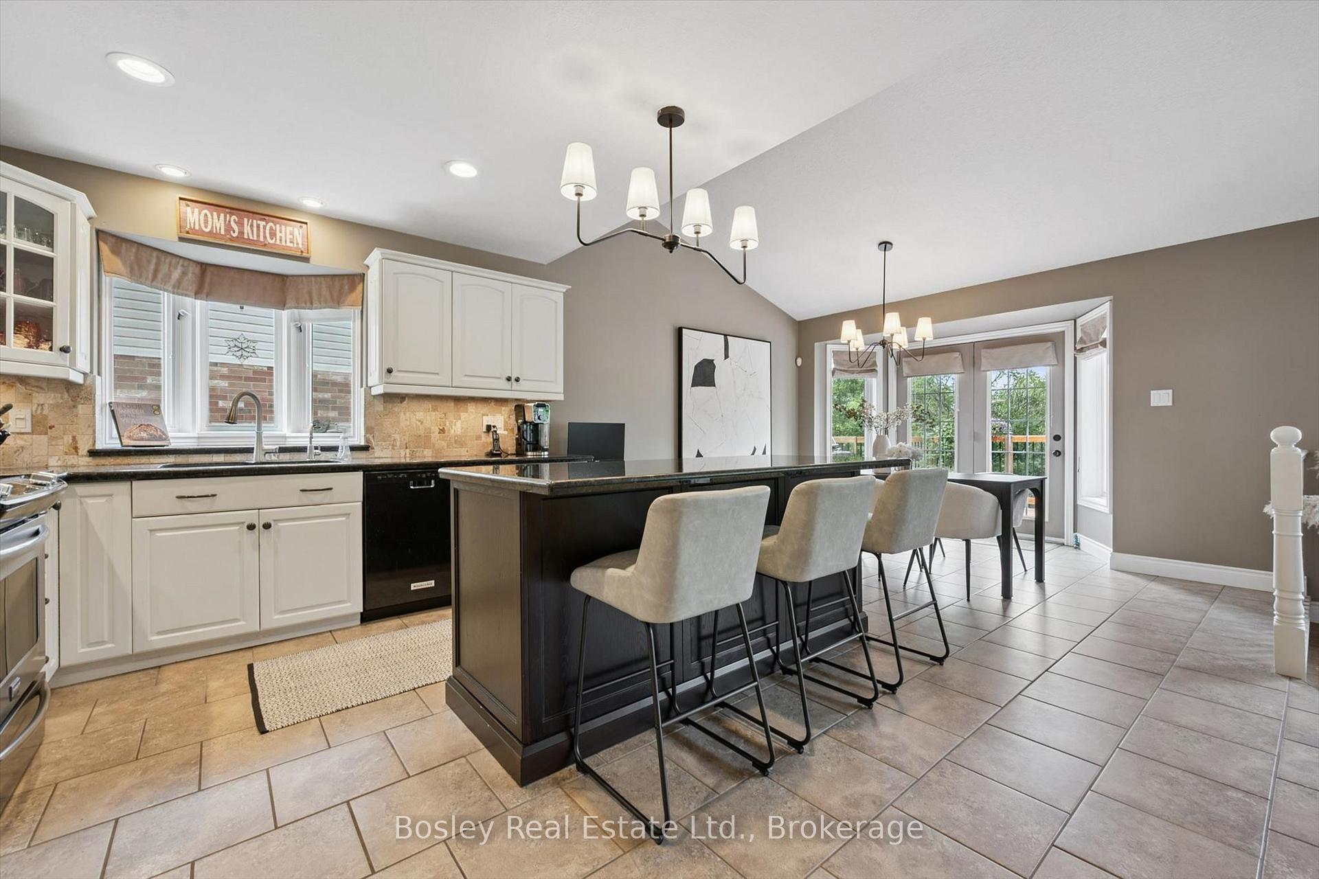 Photo 14 of 37 Munroe Crescent, Guelph, Clairfields/Hanlon Business Park — HOMEH
