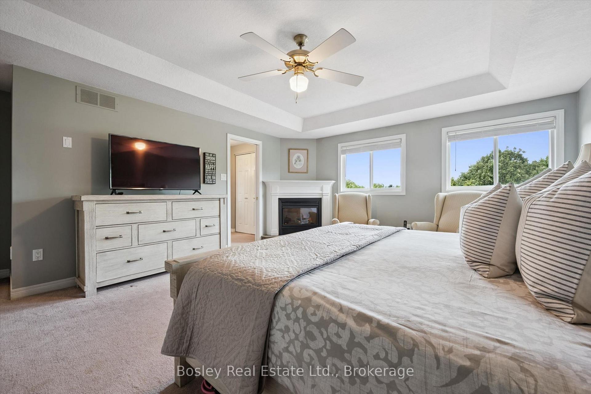 Photo 16 of 37 Munroe Crescent, Guelph, Clairfields/Hanlon Business Park — HOMEH