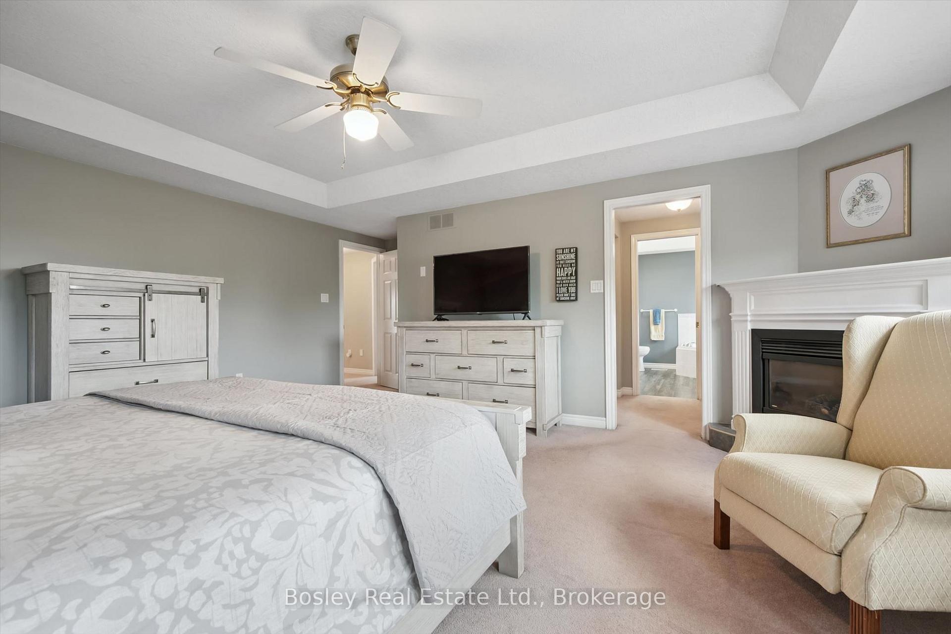 Photo 17 of 37 Munroe Crescent, Guelph, Clairfields/Hanlon Business Park — HOMEH