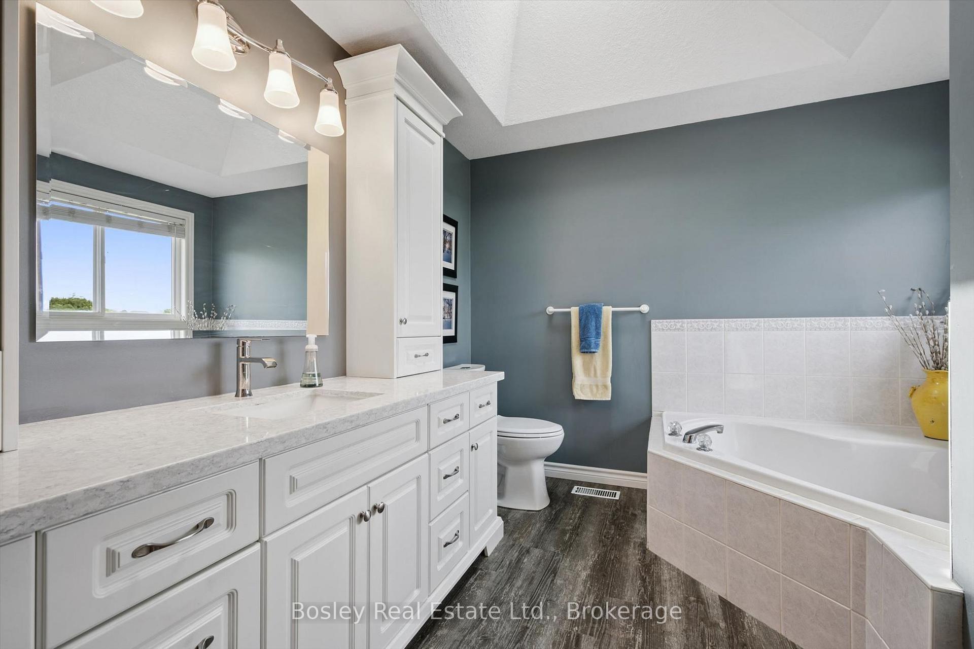 Photo 20 of 37 Munroe Crescent, Guelph, Clairfields/Hanlon Business Park — HOMEH