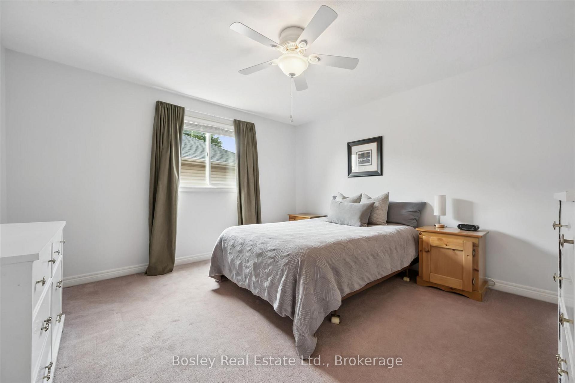 Photo 21 of 37 Munroe Crescent, Guelph, Clairfields/Hanlon Business Park — HOMEH