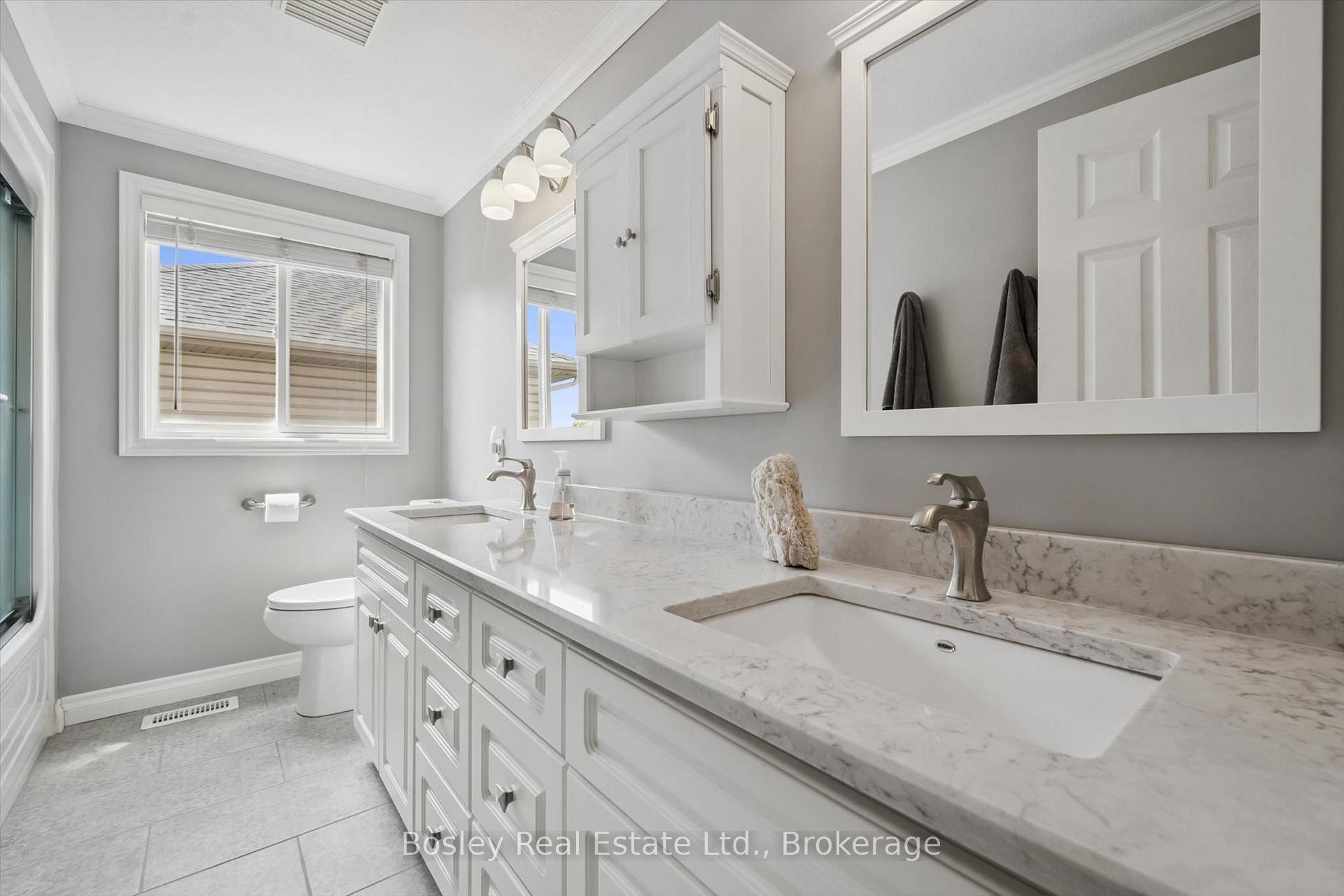 Photo 25 of 37 Munroe Crescent, Guelph, Clairfields/Hanlon Business Park — HOMEH