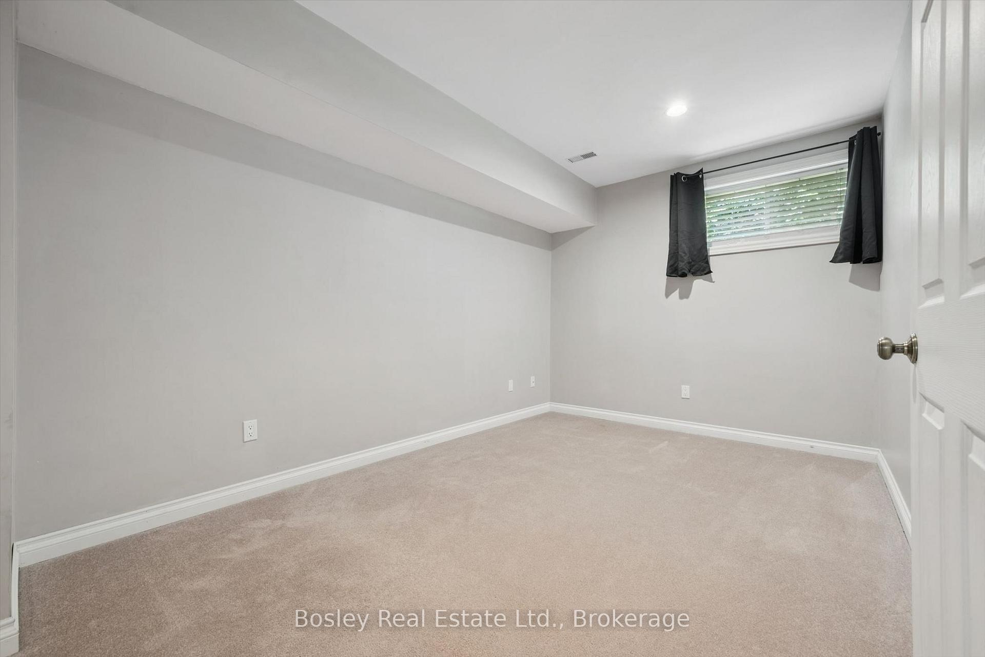 Photo 26 of 37 Munroe Crescent, Guelph, Clairfields/Hanlon Business Park — HOMEH