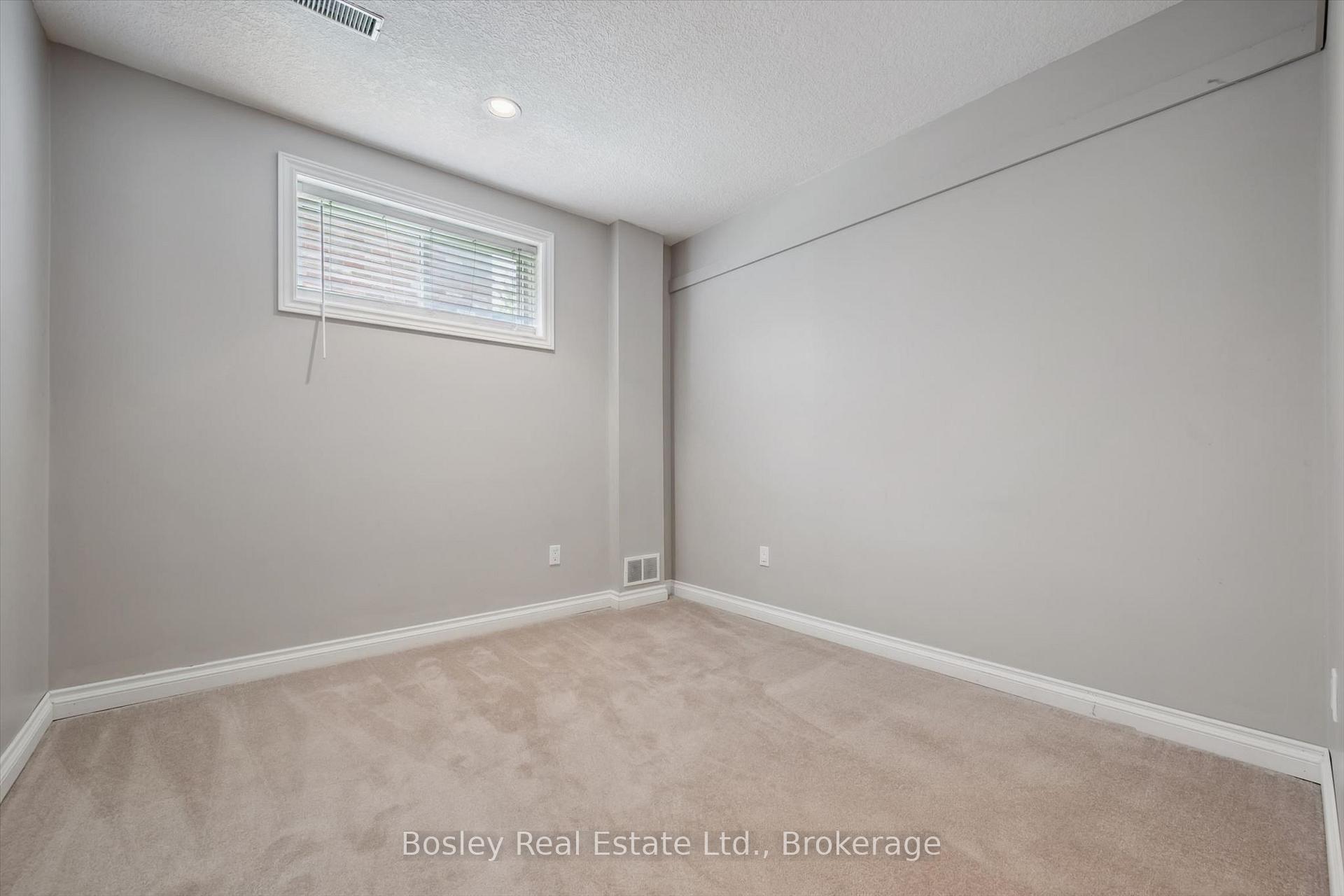 Photo 27 of 37 Munroe Crescent, Guelph, Clairfields/Hanlon Business Park — HOMEH
