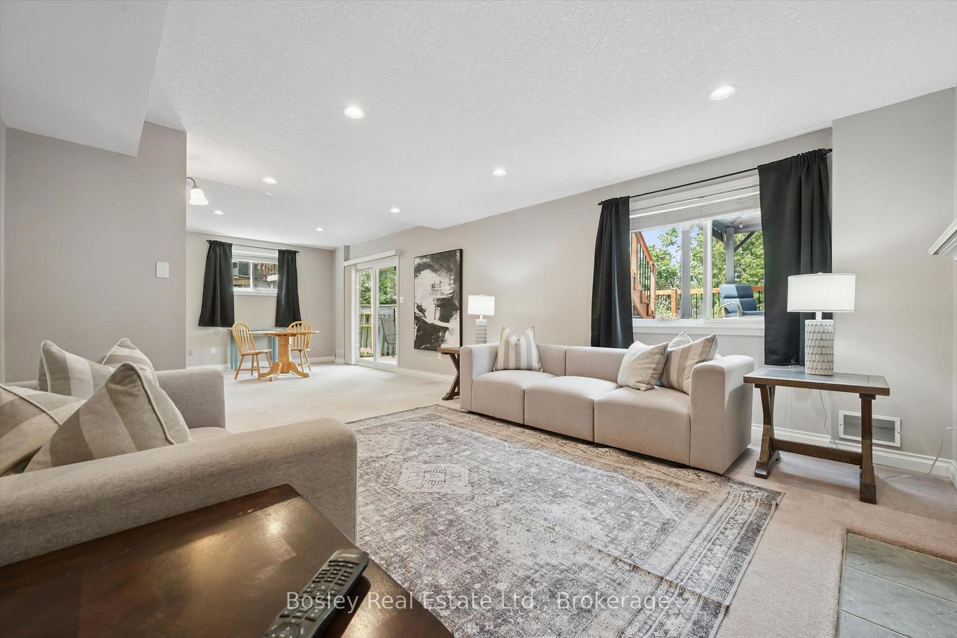 Photo 31 of 37 Munroe Crescent, Guelph, Clairfields/Hanlon Business Park — HOMEH