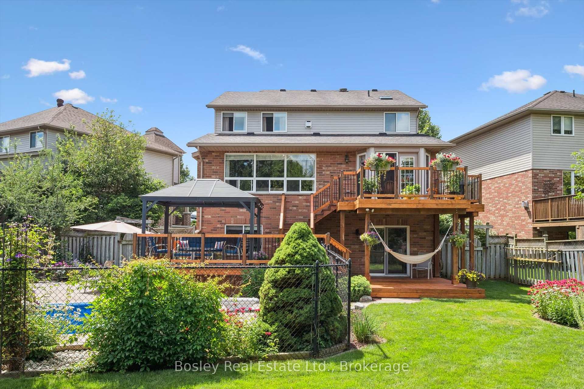 Photo 34 of 37 Munroe Crescent, Guelph, Clairfields/Hanlon Business Park — HOMEH
