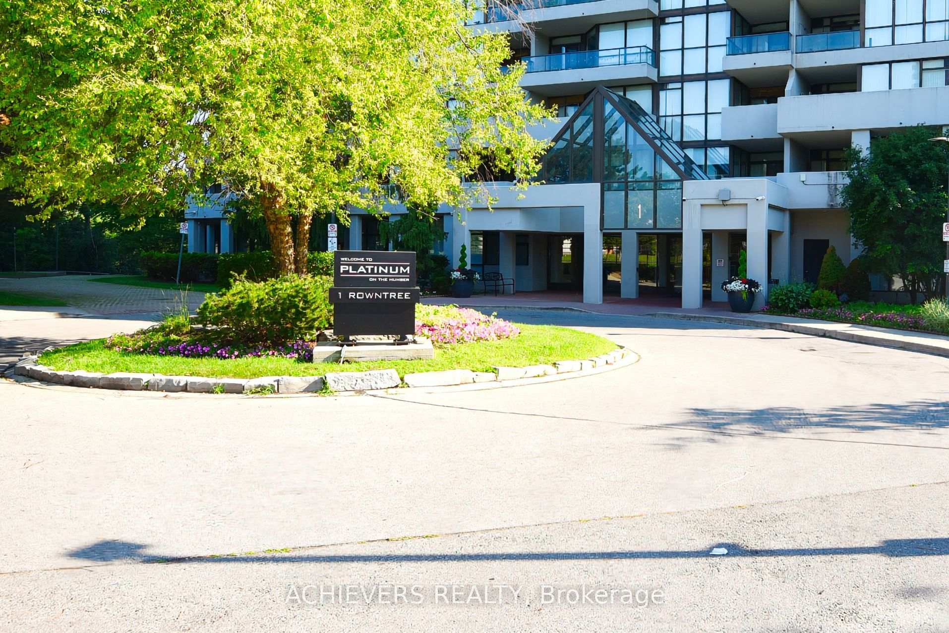 Photo 3 of Unit 914, 1 Rowntree Road, Etobicoke, Mount Olive-Silverstone-Jamestown — HOMEH