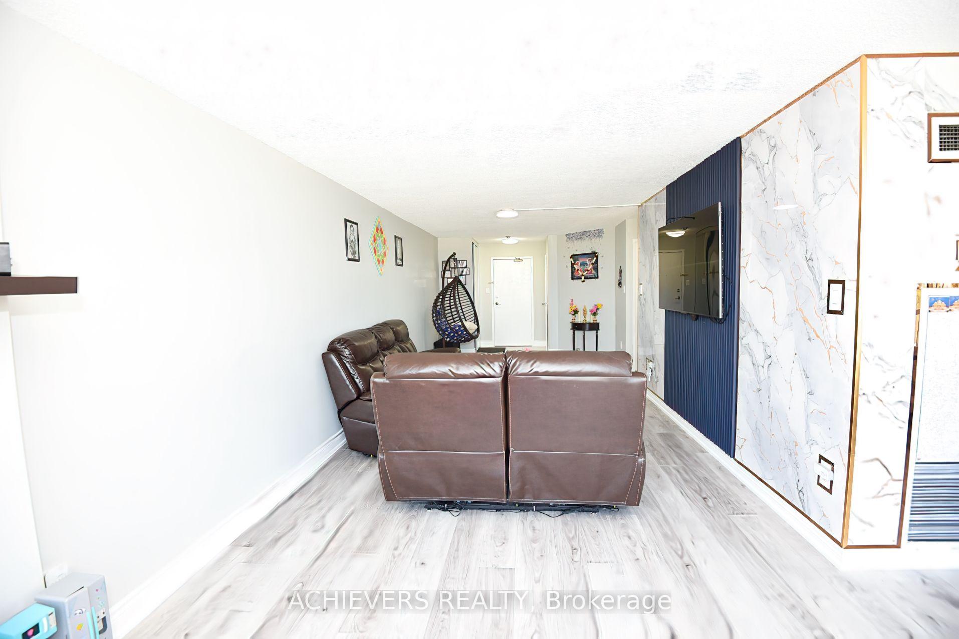 Photo 9 of Unit 914, 1 Rowntree Road, Etobicoke, Mount Olive-Silverstone-Jamestown — HOMEH