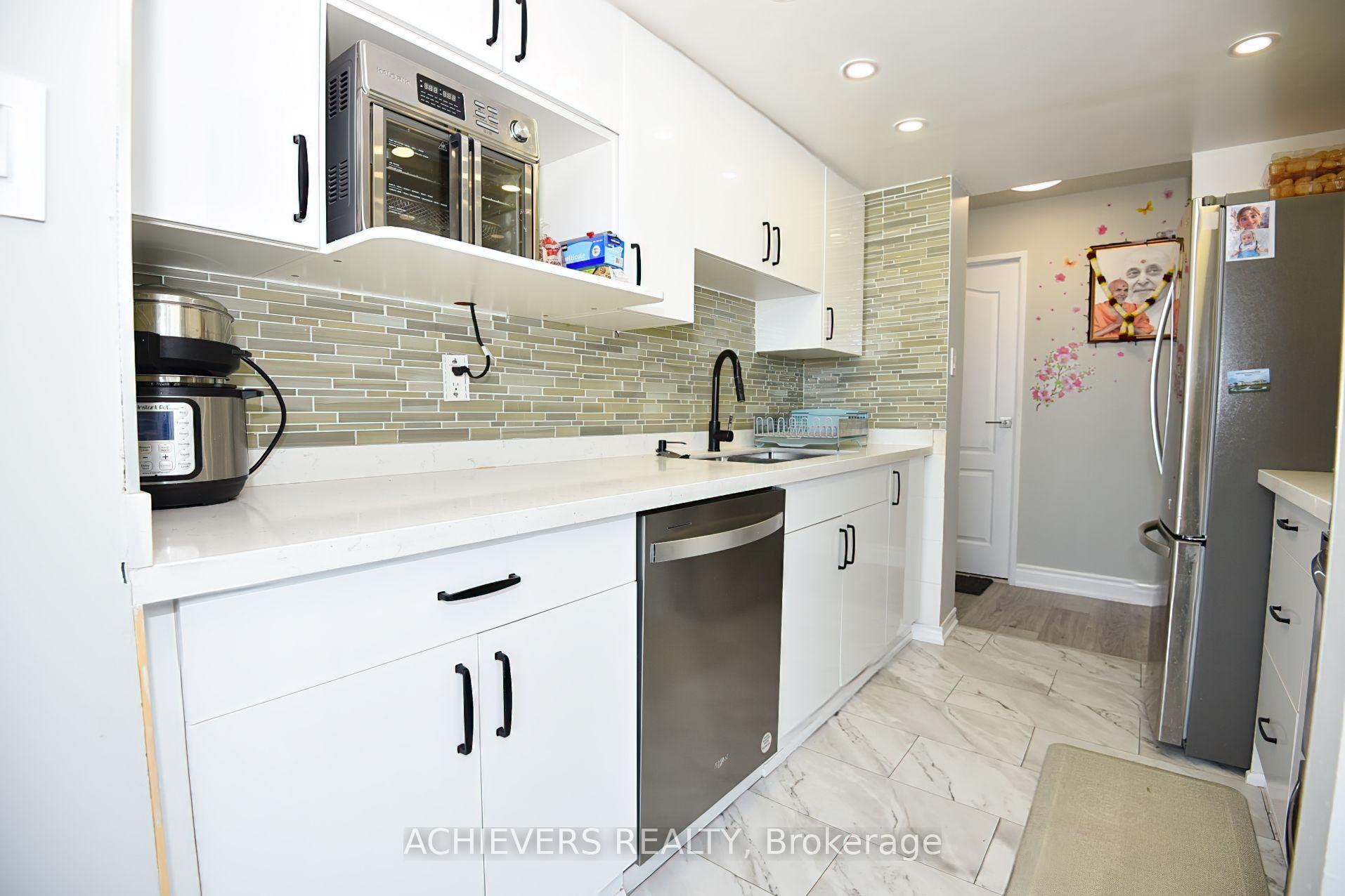 Photo 14 of Unit 914, 1 Rowntree Road, Etobicoke, Mount Olive-Silverstone-Jamestown — HOMEH