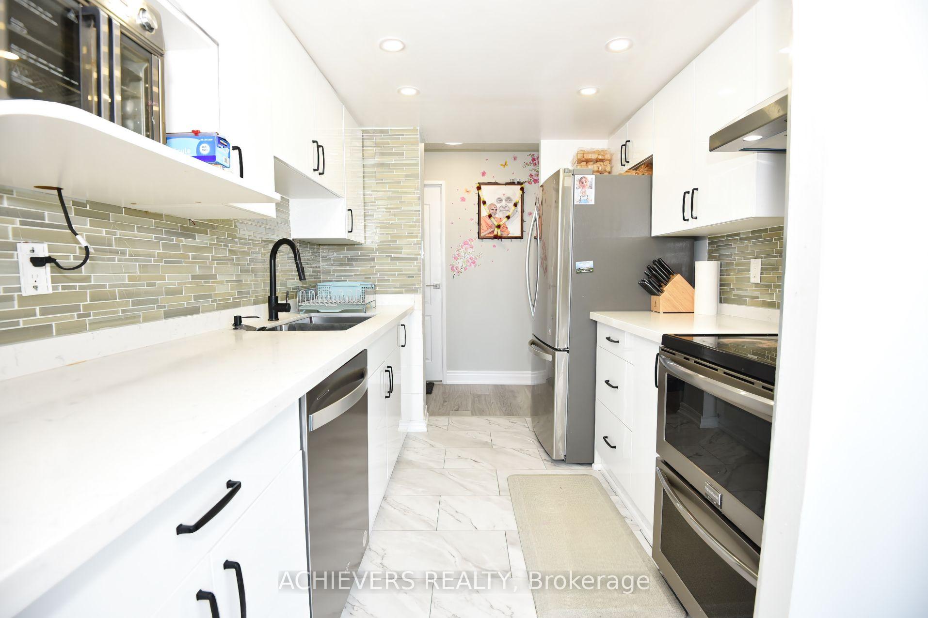 Photo 15 of Unit 914, 1 Rowntree Road, Etobicoke, Mount Olive-Silverstone-Jamestown — HOMEH