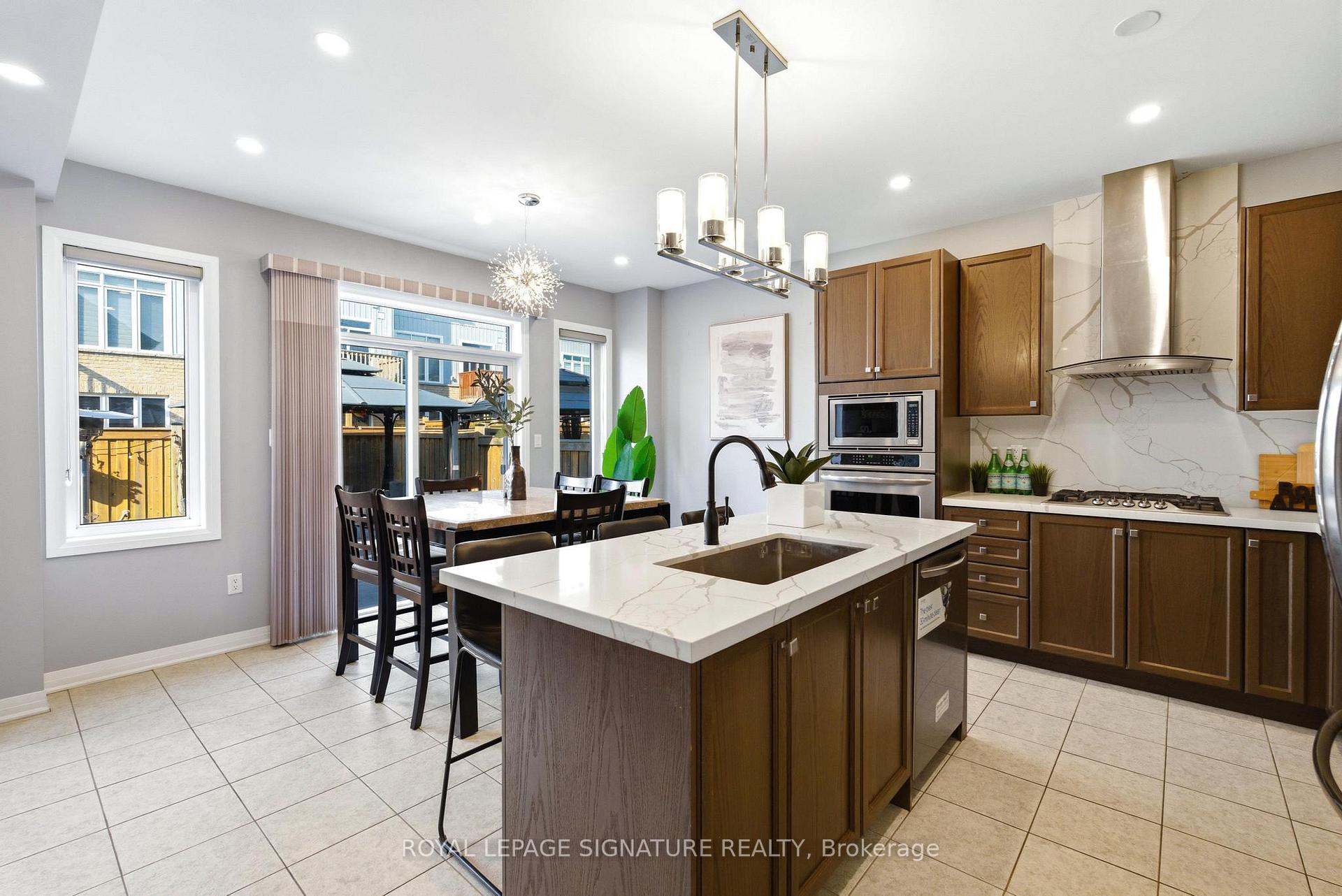 Photo 7 of 14 Paisley Way, Orangeville — HOMEH
