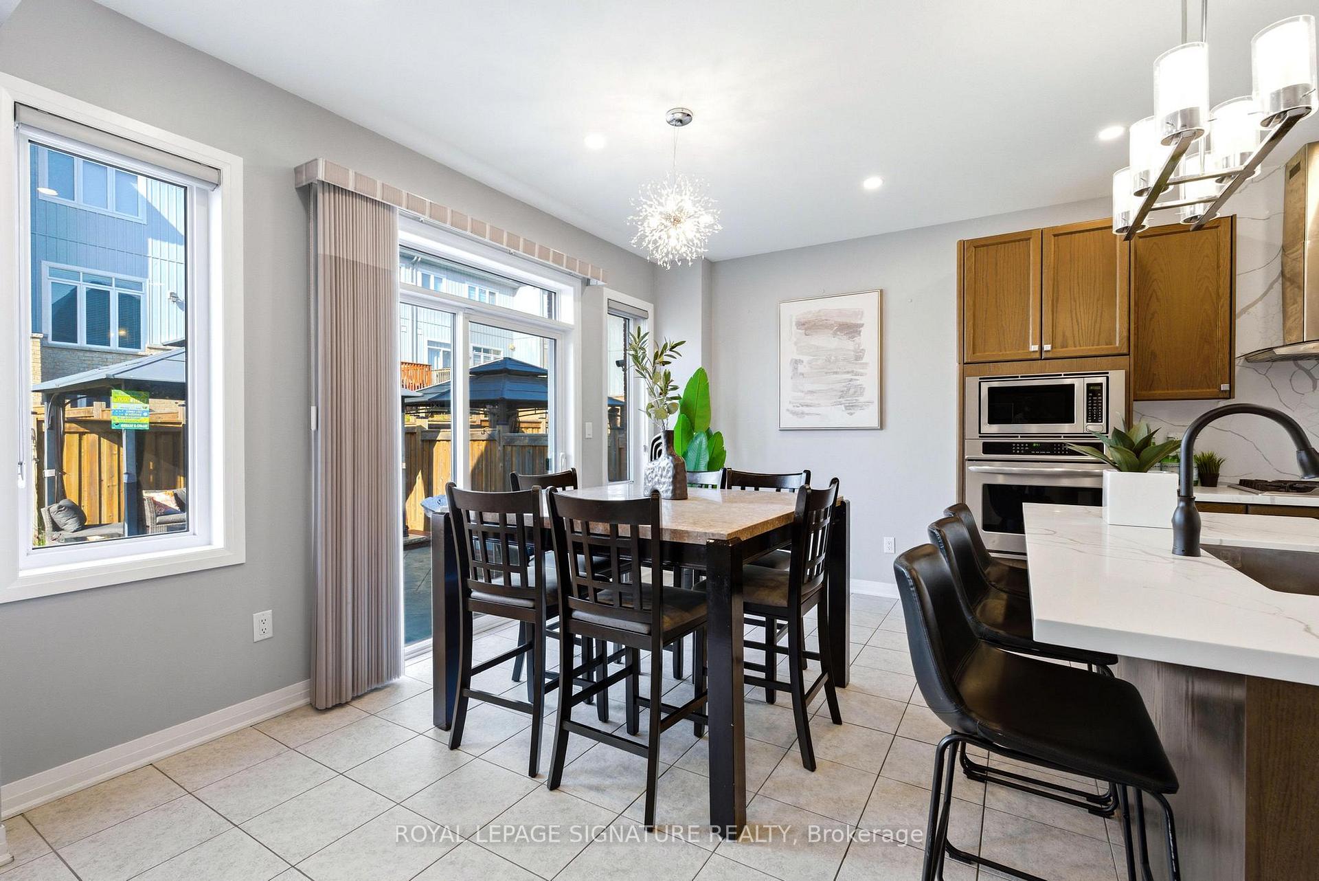 Photo 10 of 14 Paisley Way, Orangeville — HOMEH