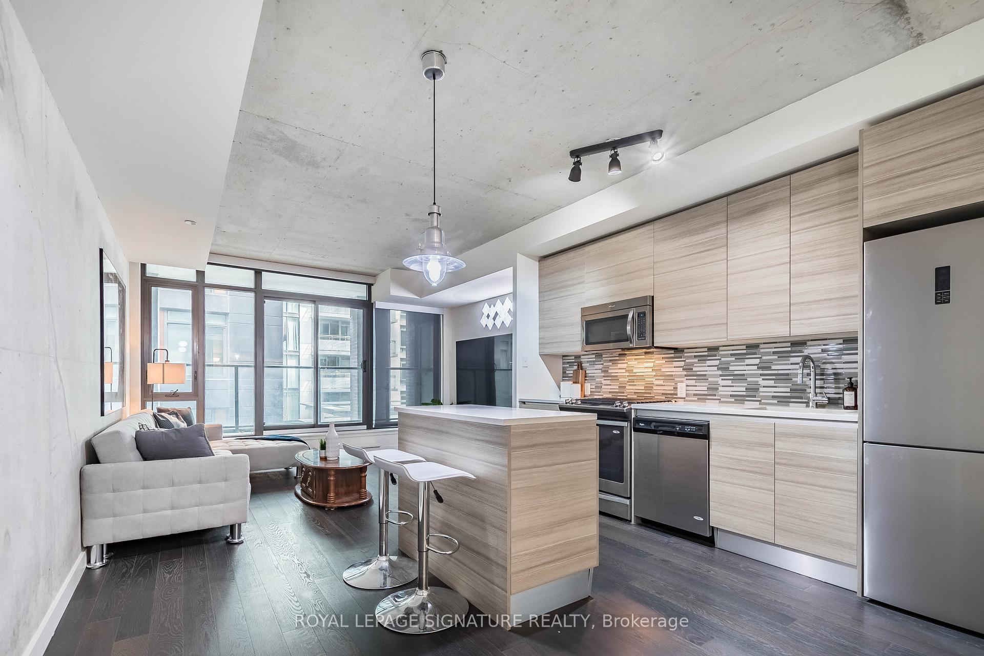 Photo 3 of Unit 318, 111 Bathurst Street, Toronto, Waterfront Communities — HOMEH