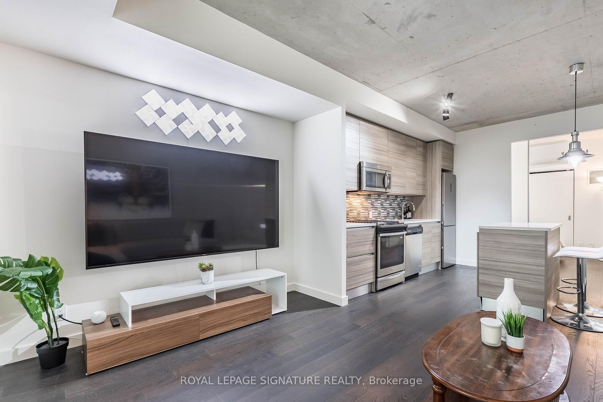Photo 5 of Unit 318, 111 Bathurst Street, Toronto, Waterfront Communities — HOMEH