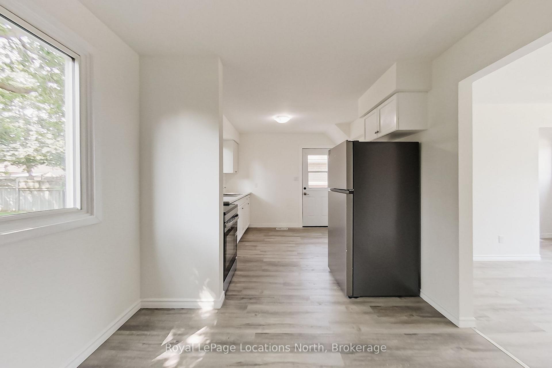 Photo 10 of 71 Gibbard Crescent, Collingwood — HOMEH