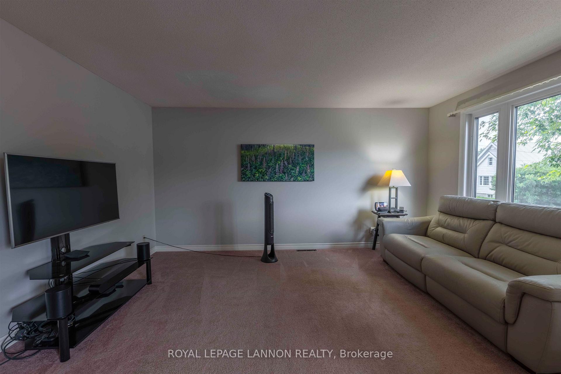Photo 3 of 79 Algonquin Avenue S, Thunder Bay, West End — HOMEH