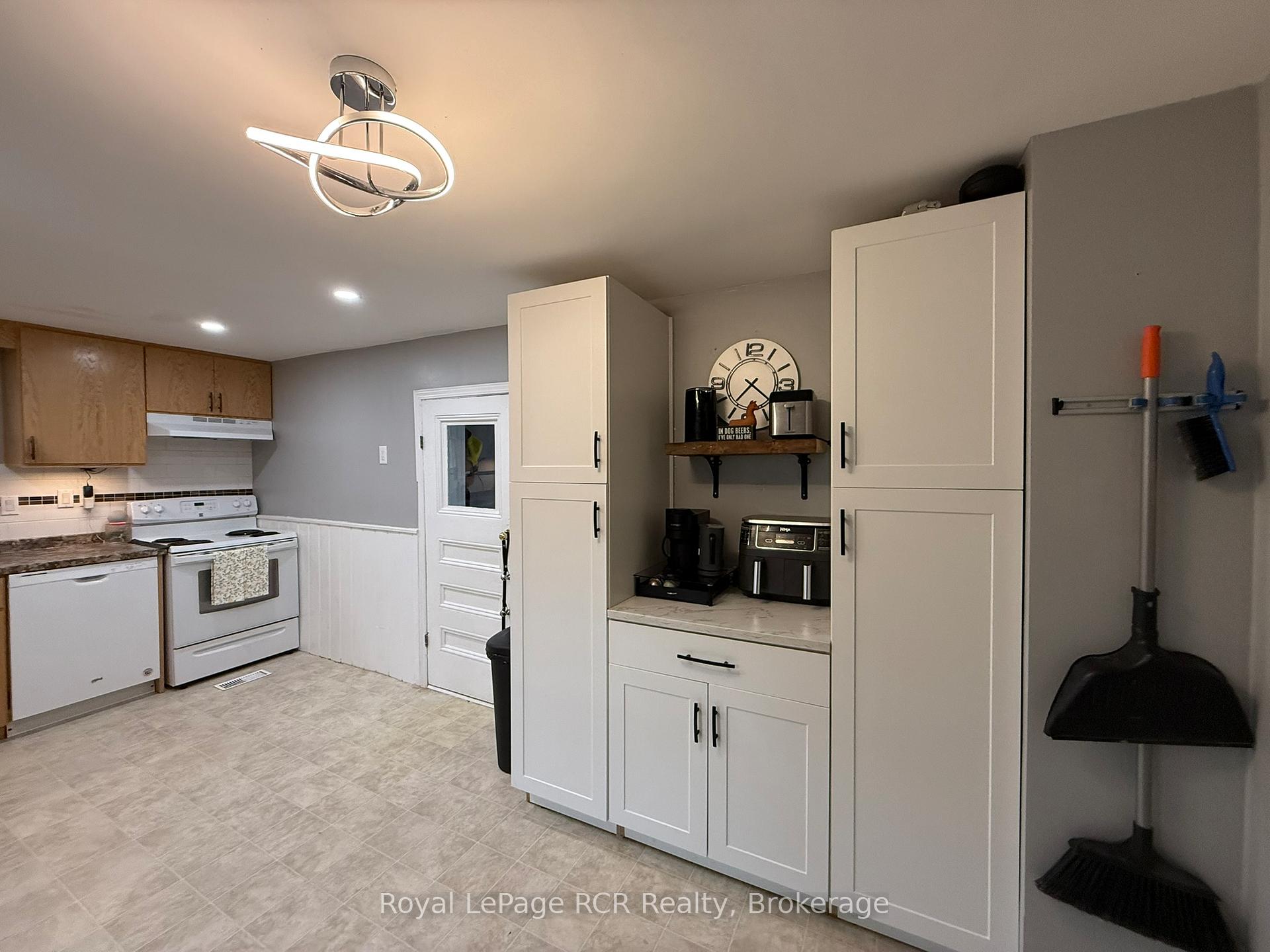 Photo 12 of 512 18th Street E, Owen Sound — HOMEH