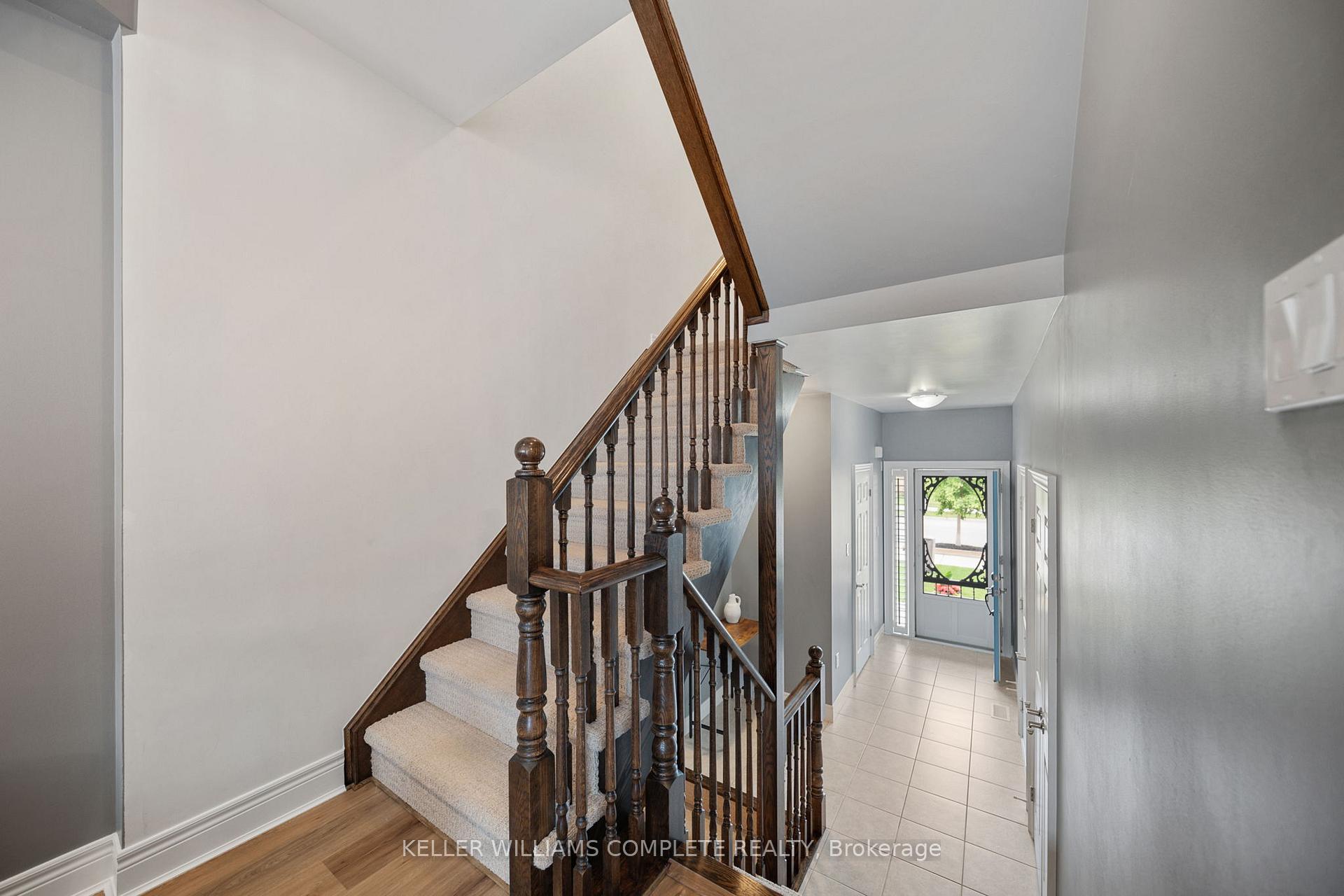 Photo 4 of 295 Pumpkin Pass, Hamilton, Binbrook — HOMEH