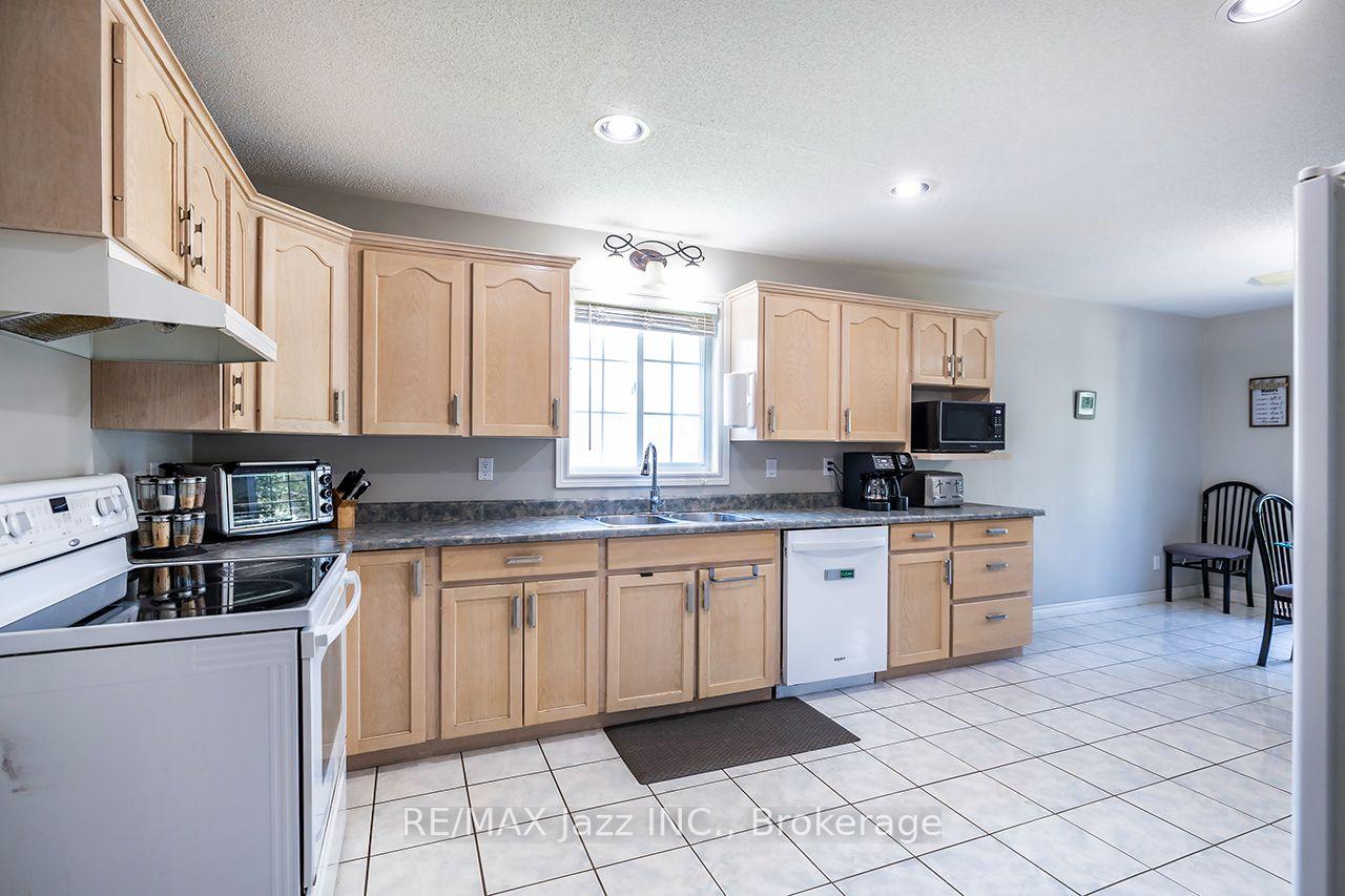 Photo 3 of 26 Glenn Drive, Quinte West, Trenton Ward — HOMEH