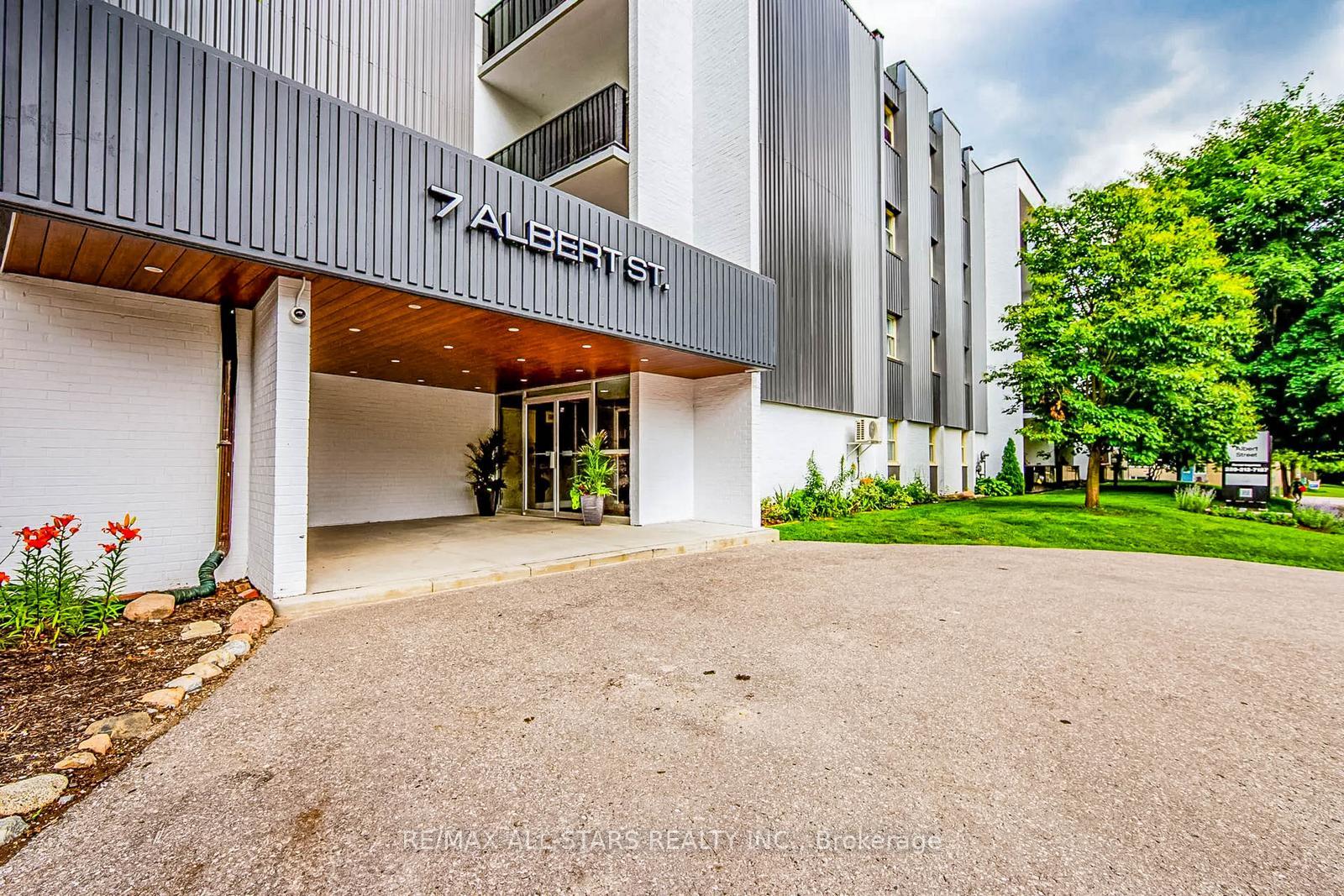Front of Unit 403, 7 Albert Street