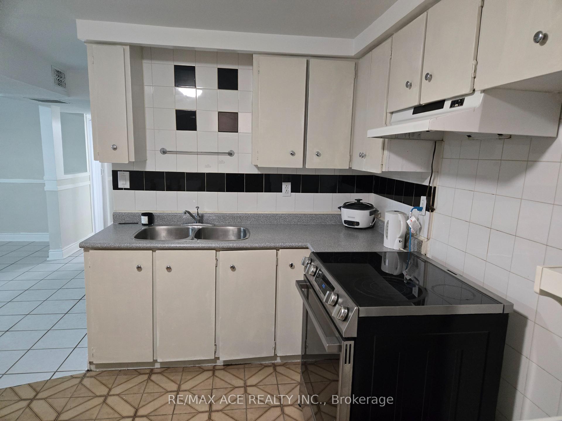 Photo 5 of Unit Bsmt, 65 Dellbrook Crescent, North York, Humber Summit — HOMEH