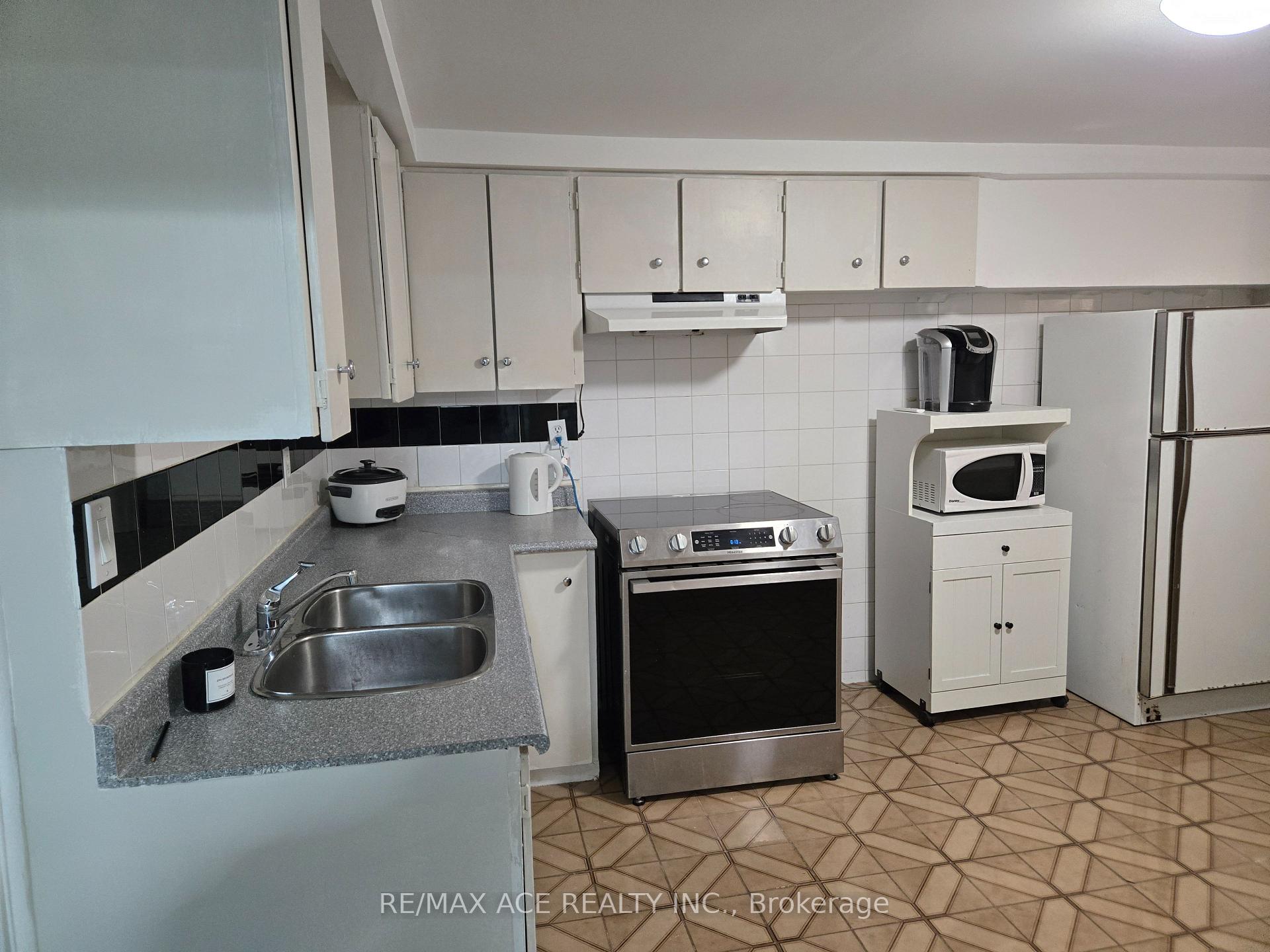 Photo 7 of Unit Bsmt, 65 Dellbrook Crescent, North York, Humber Summit — HOMEH