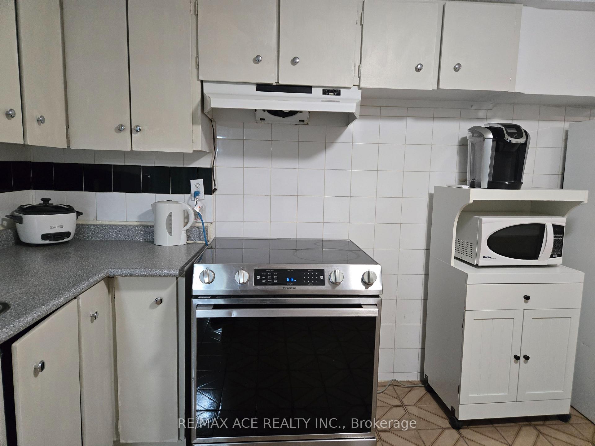 Photo 8 of Unit Bsmt, 65 Dellbrook Crescent, North York, Humber Summit — HOMEH