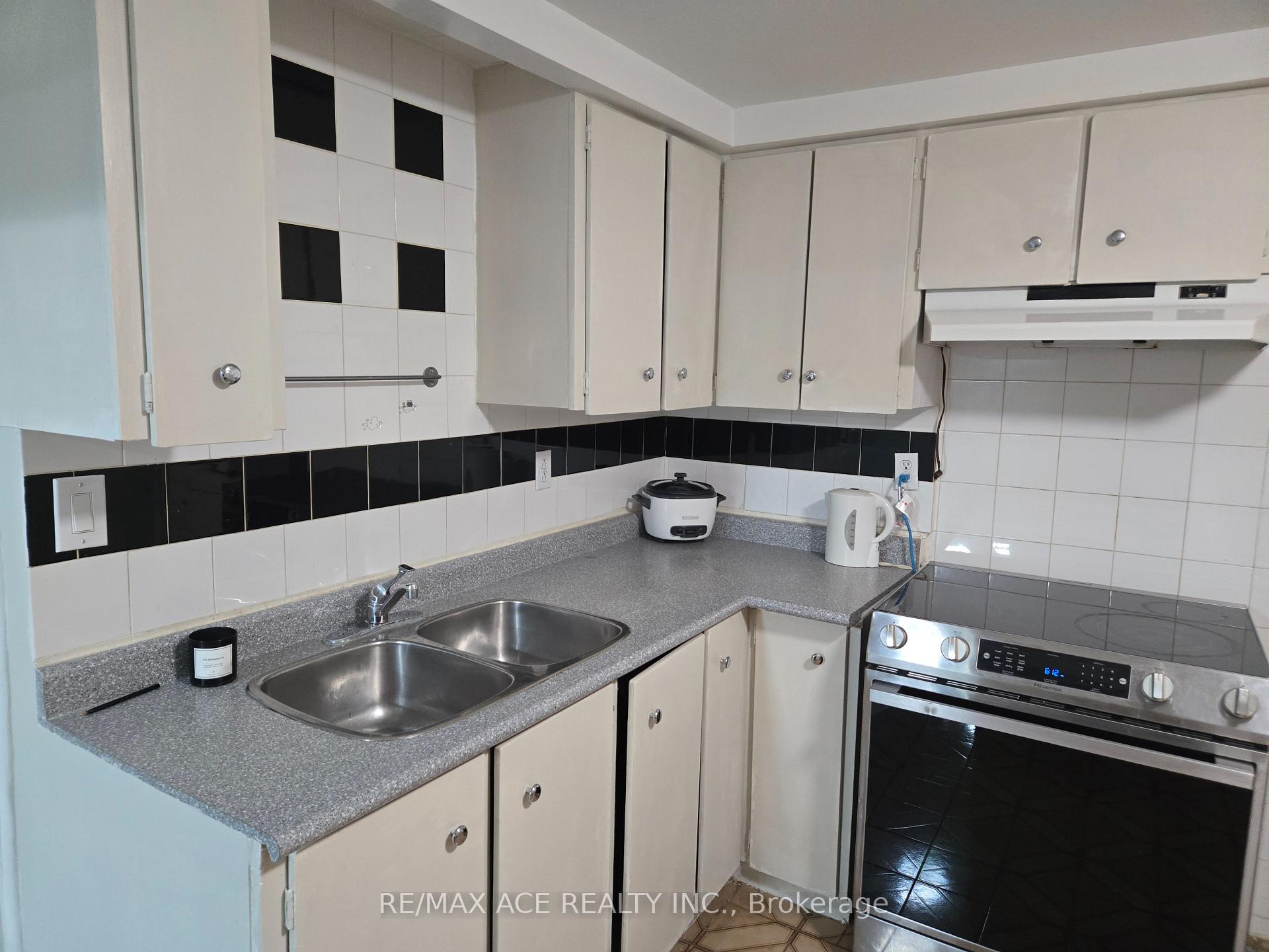 Photo 9 of Unit Bsmt, 65 Dellbrook Crescent, North York, Humber Summit — HOMEH