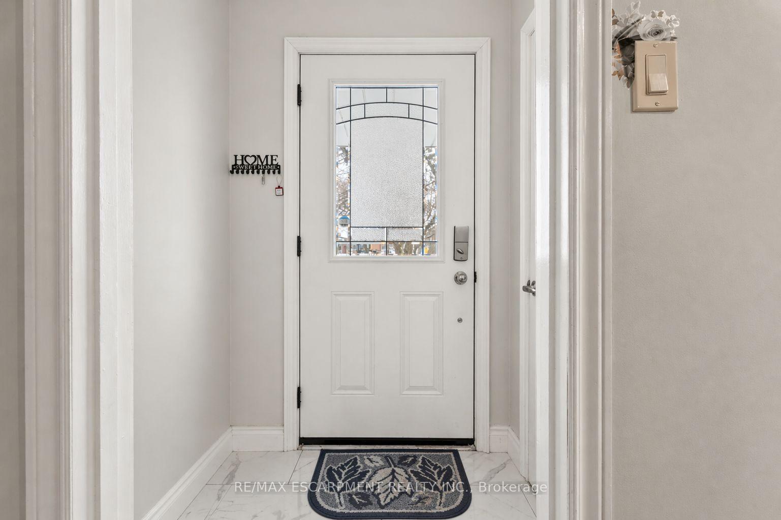 Photo 2 of 557 Lake Street, St. Catharines, Lakeport — HOMEH