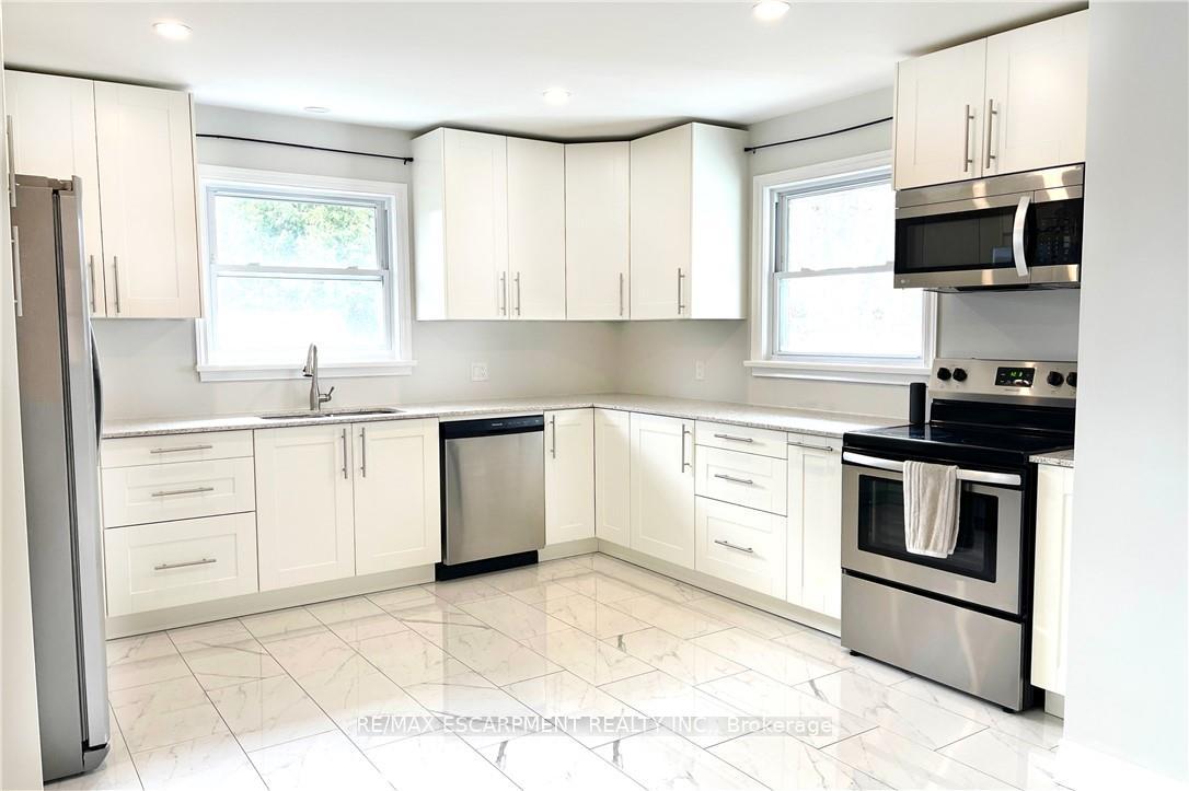Photo 6 of 557 Lake Street, St. Catharines, Lakeport — HOMEH