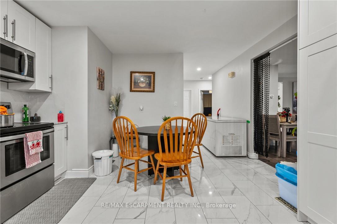 Photo 7 of 557 Lake Street, St. Catharines, Lakeport — HOMEH