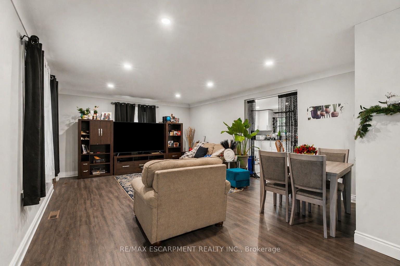 Photo 8 of 557 Lake Street, St. Catharines, Lakeport — HOMEH