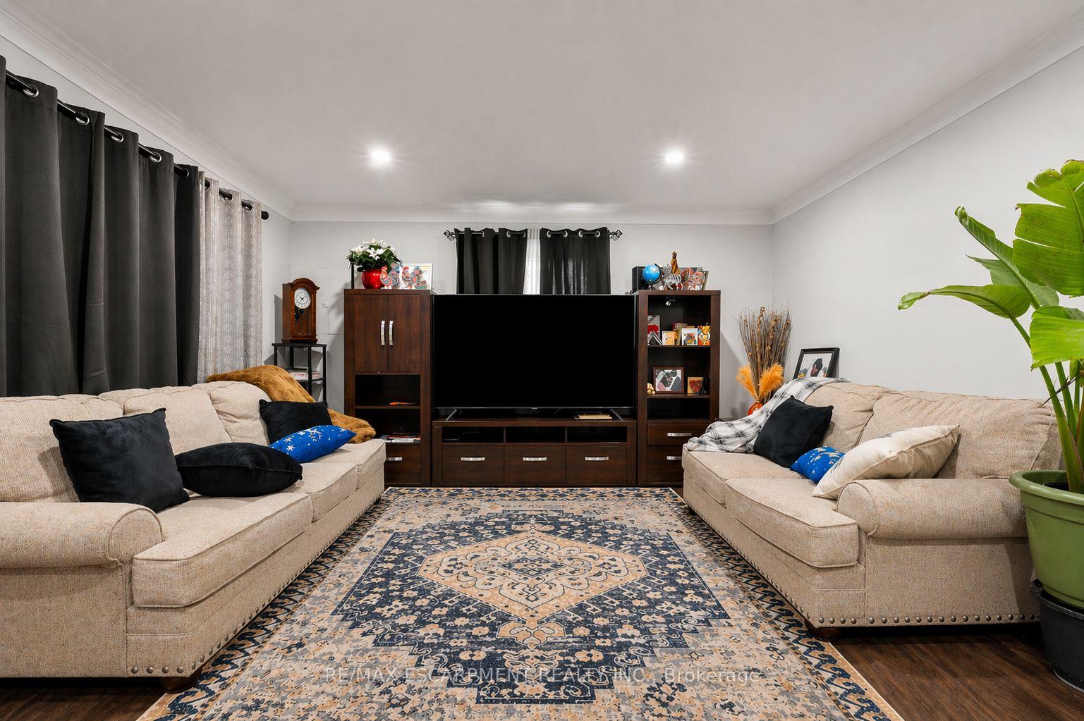 Photo 10 of 557 Lake Street, St. Catharines, Lakeport — HOMEH