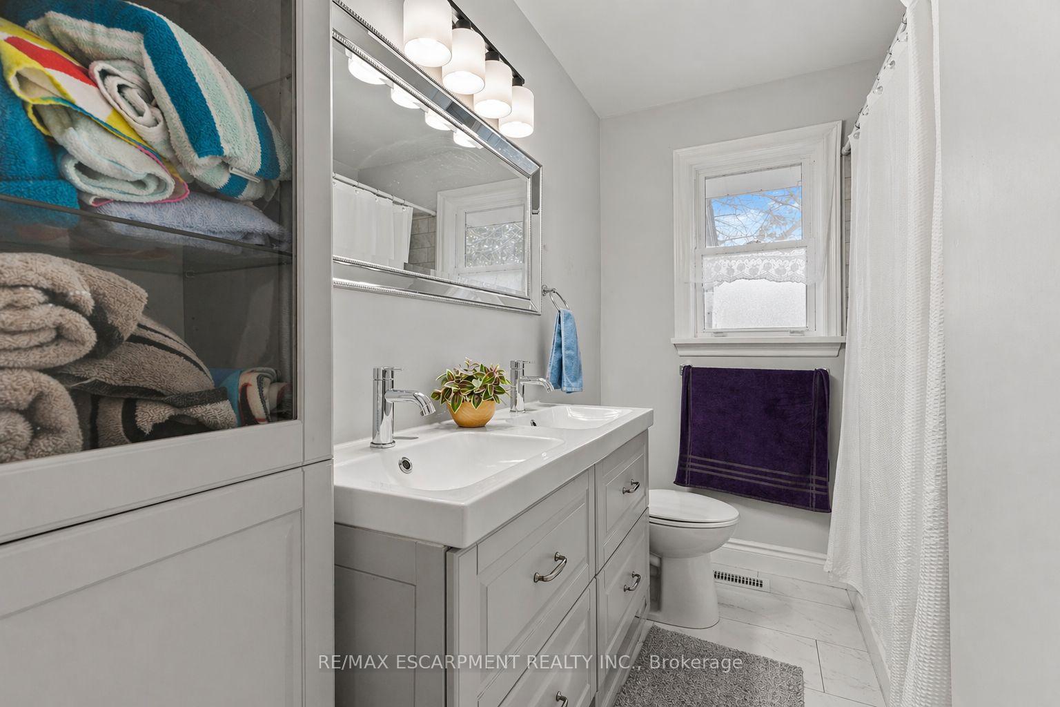 Photo 12 of 557 Lake Street, St. Catharines, Lakeport — HOMEH