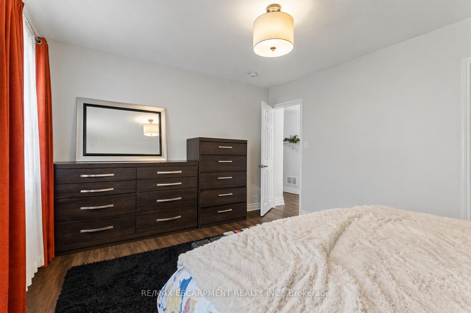 Photo 14 of 557 Lake Street, St. Catharines, Lakeport — HOMEH