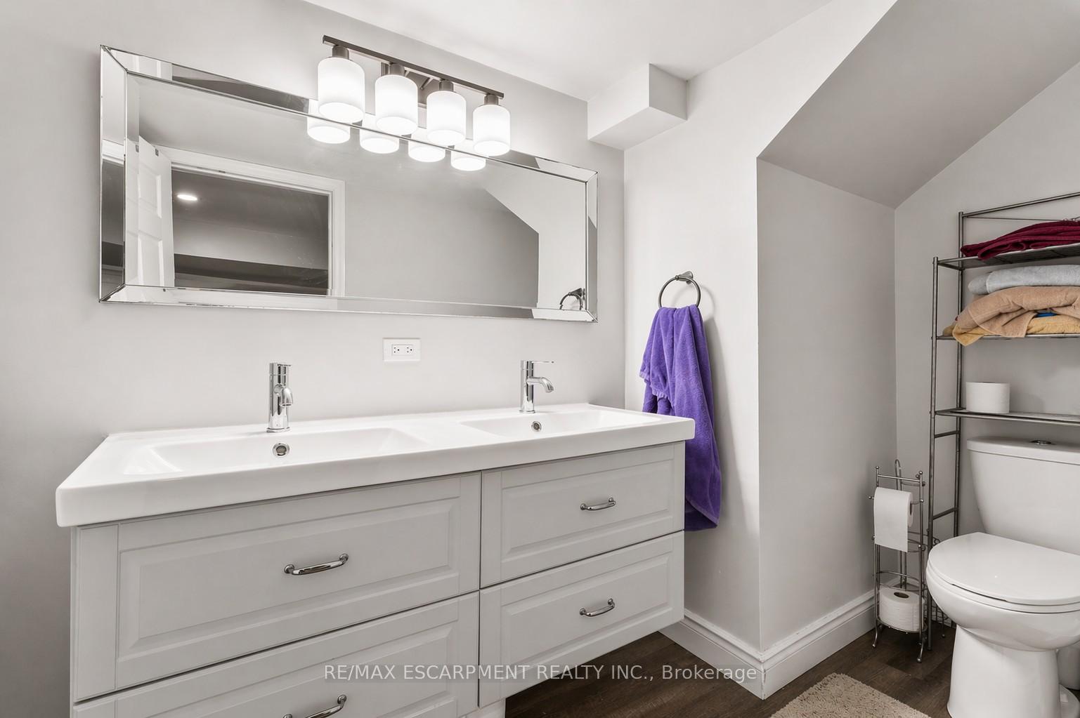 Photo 23 of 557 Lake Street, St. Catharines, Lakeport — HOMEH