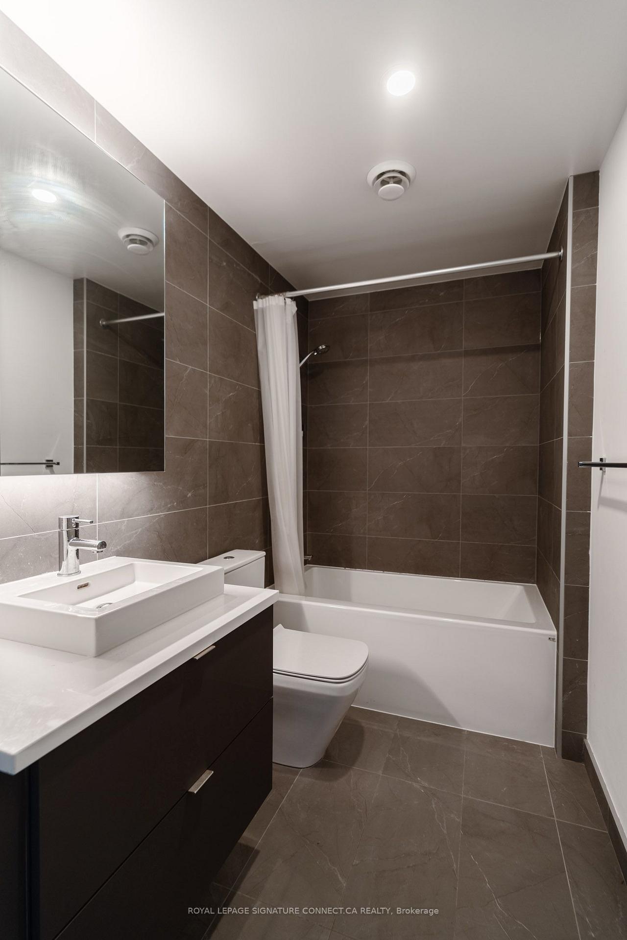Photo 10 of Unit 910, 21 Lawren Harris Square, Toronto, Waterfront Communities — HOMEH