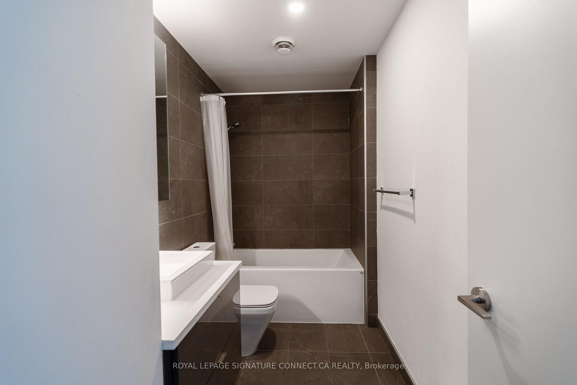 Photo 11 of Unit 910, 21 Lawren Harris Square, Toronto, Waterfront Communities — HOMEH