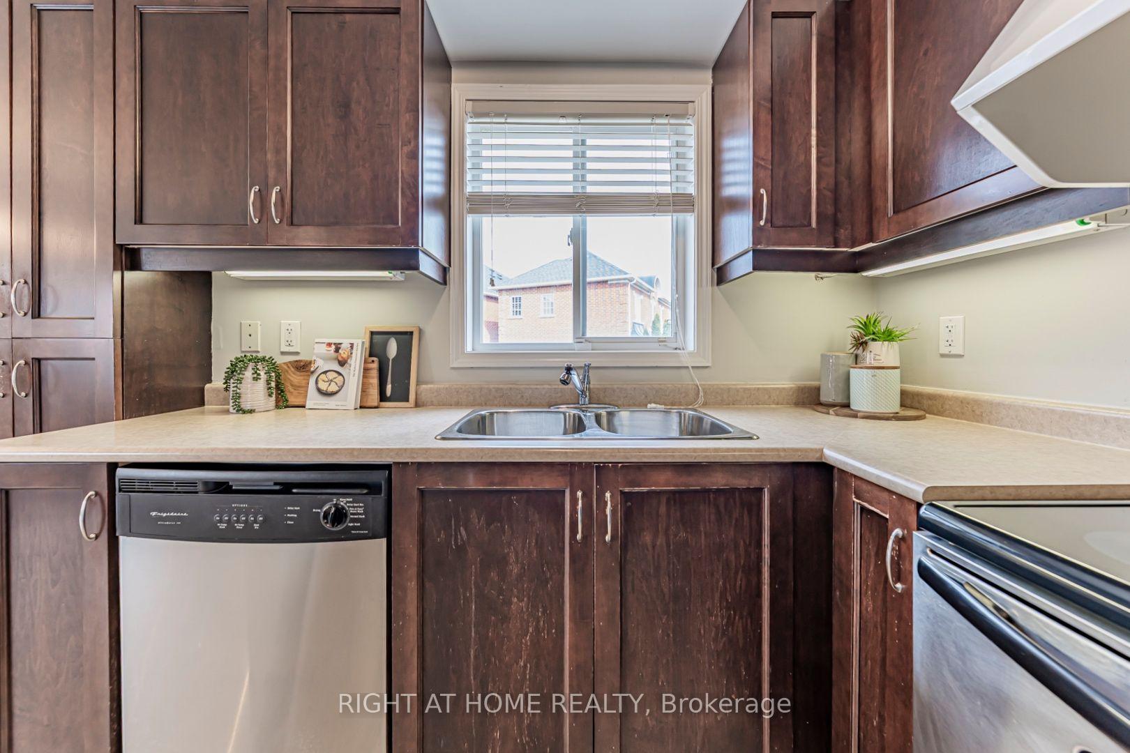 Photo 14 of 11 Olivett Lane, Brampton, Fletcher's Meadow — HOMEH