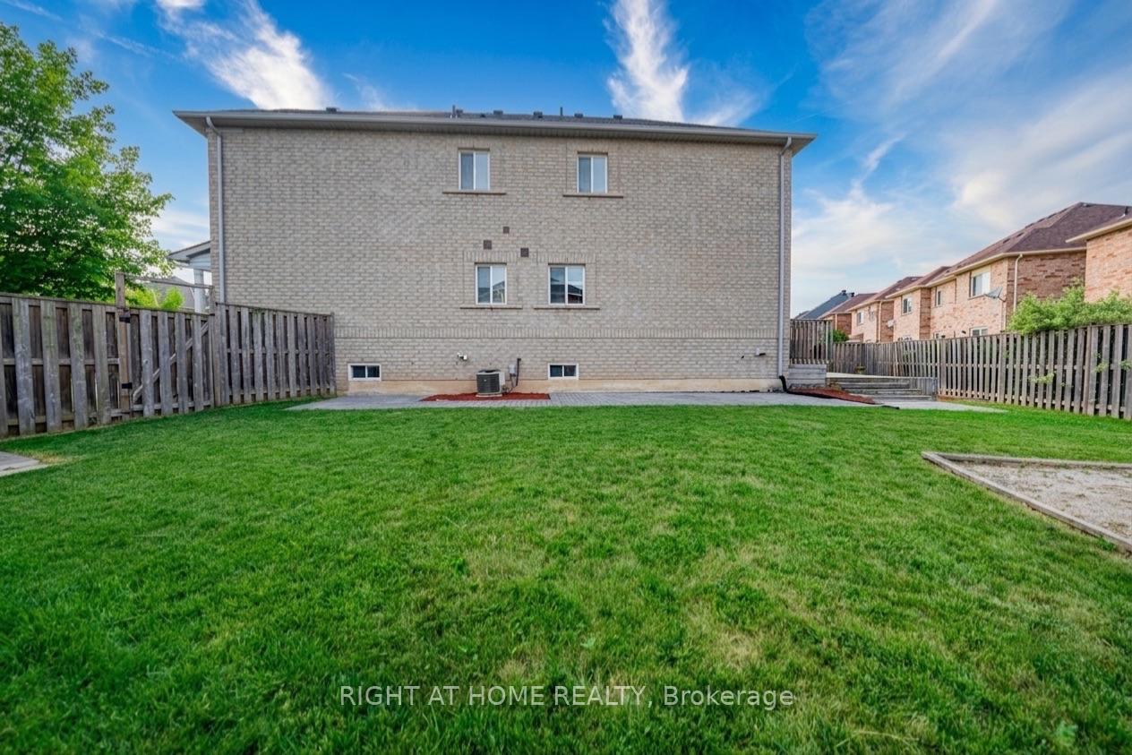 Photo 32 of 11 Olivett Lane, Brampton, Fletcher's Meadow — HOMEH