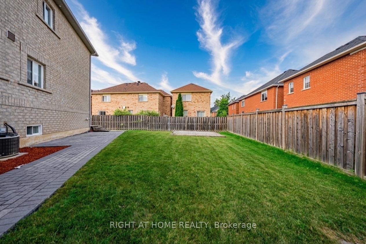 Photo 33 of 11 Olivett Lane, Brampton, Fletcher's Meadow — HOMEH